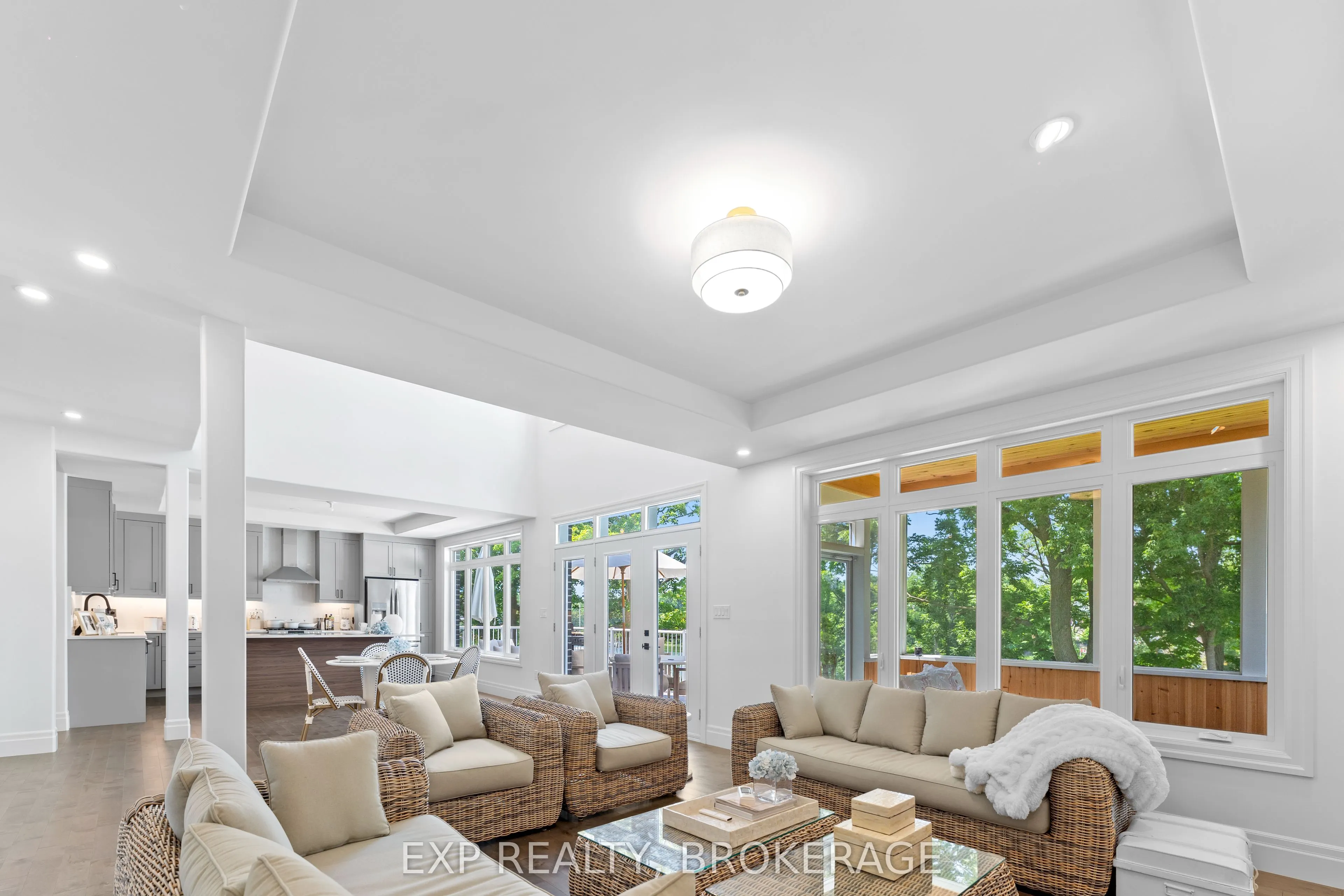 101 VILLENEUVE Drive