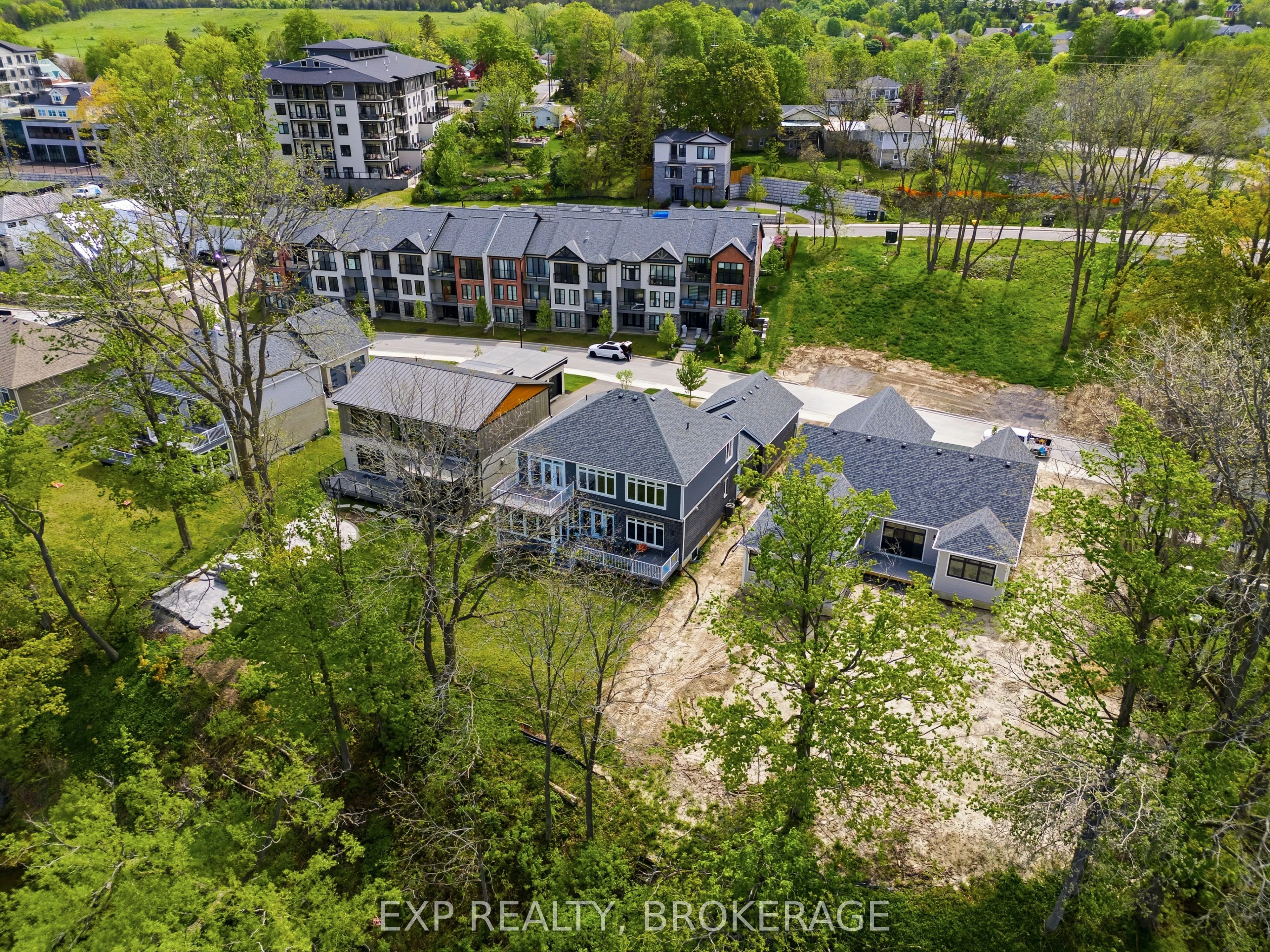 101 VILLENEUVE Drive