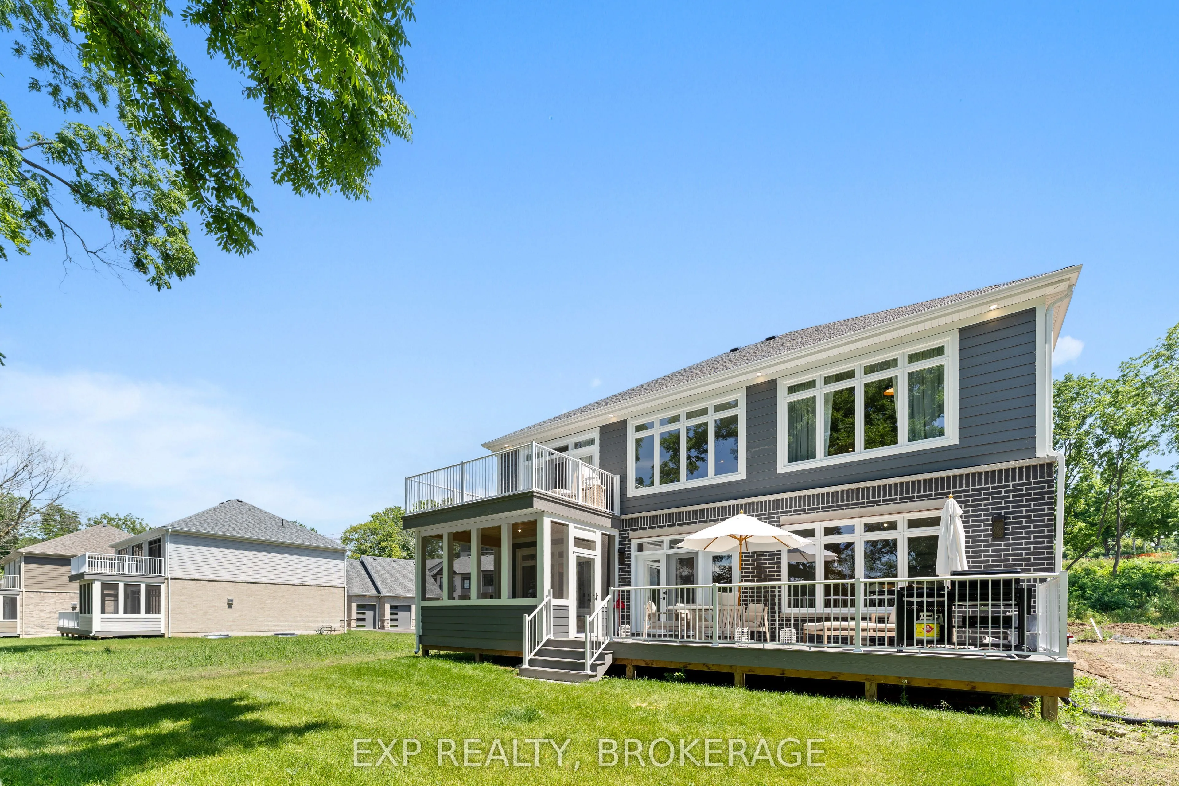 101 VILLENEUVE Drive