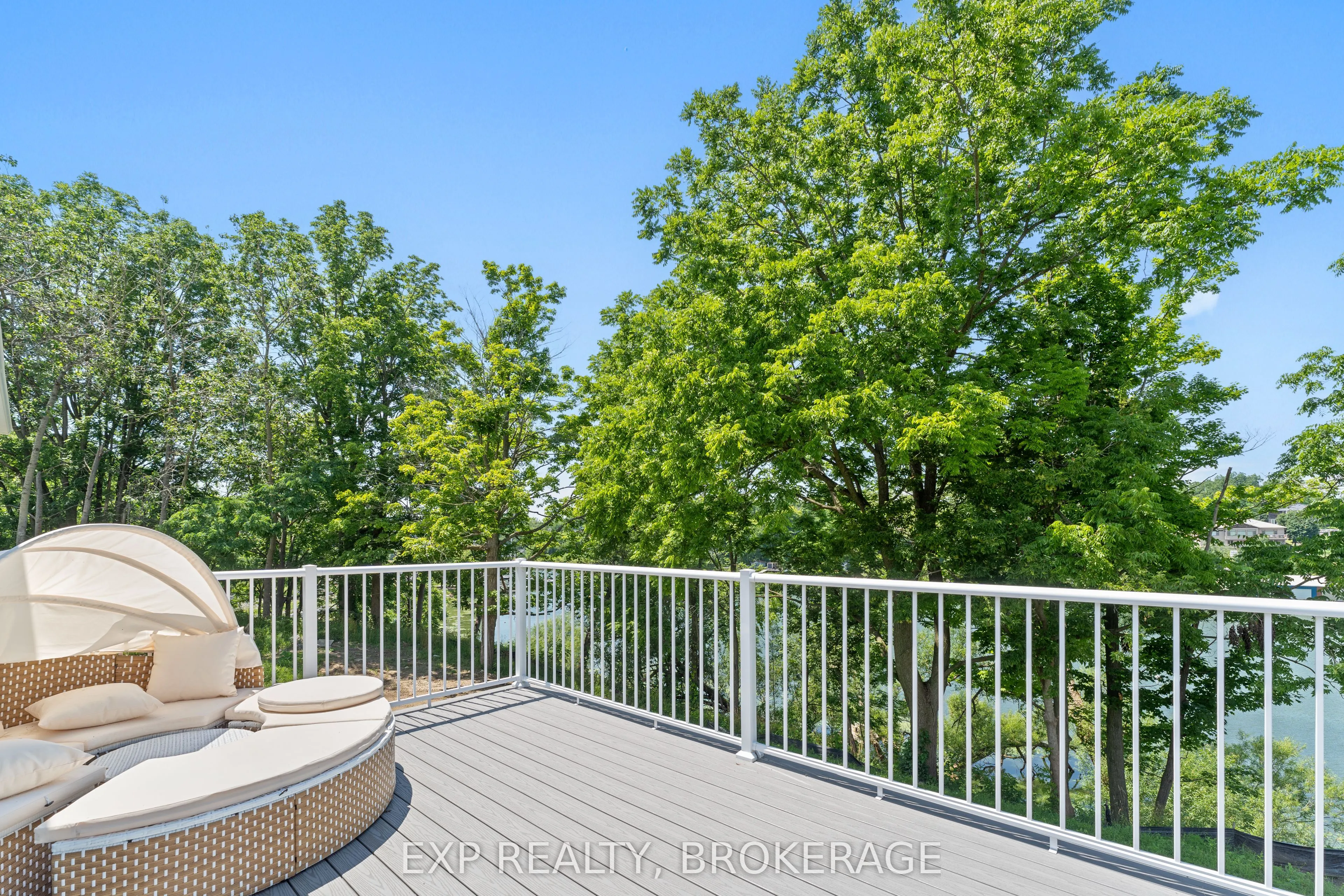 101 VILLENEUVE Drive