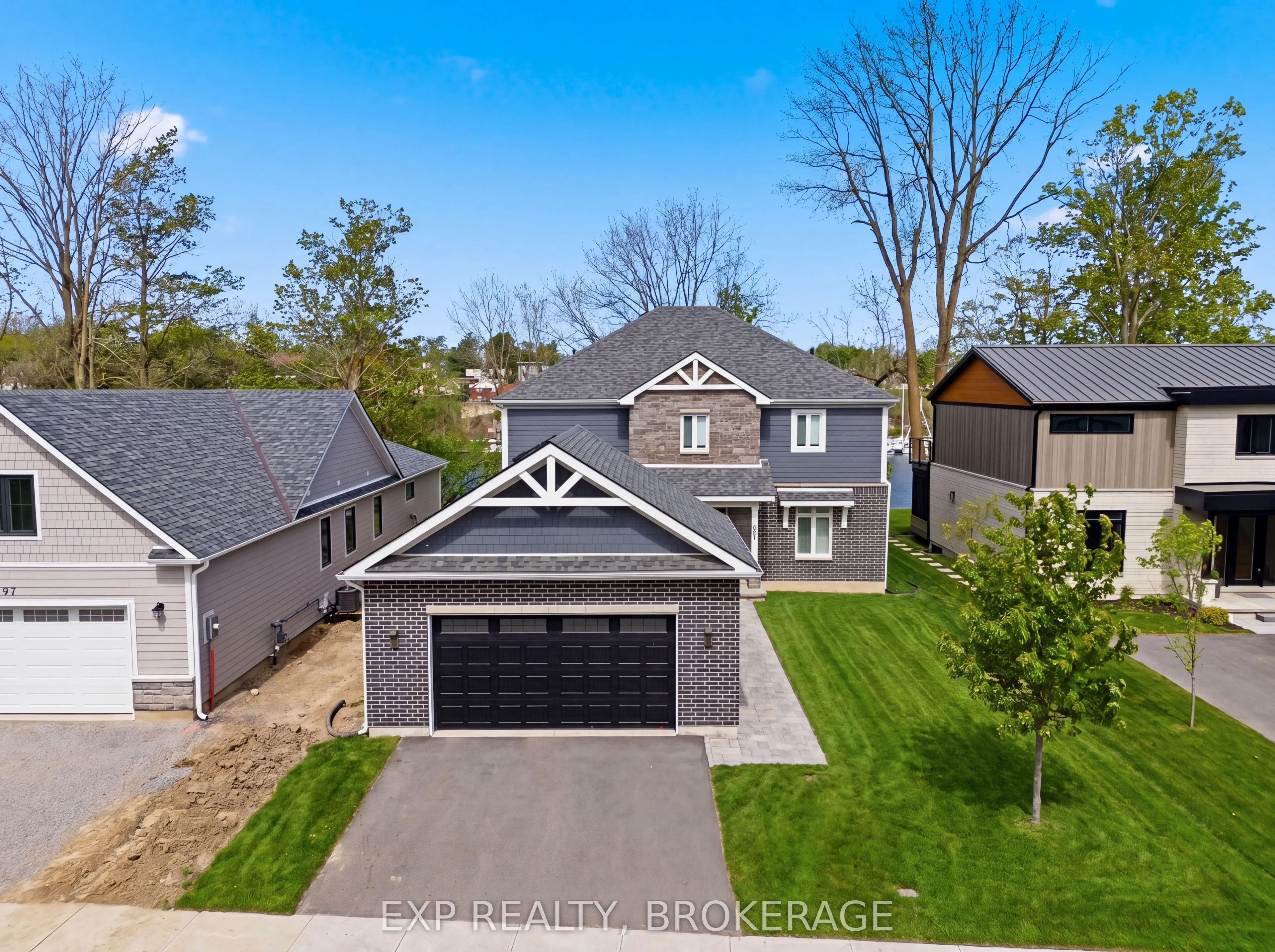 101 VILLENEUVE Drive