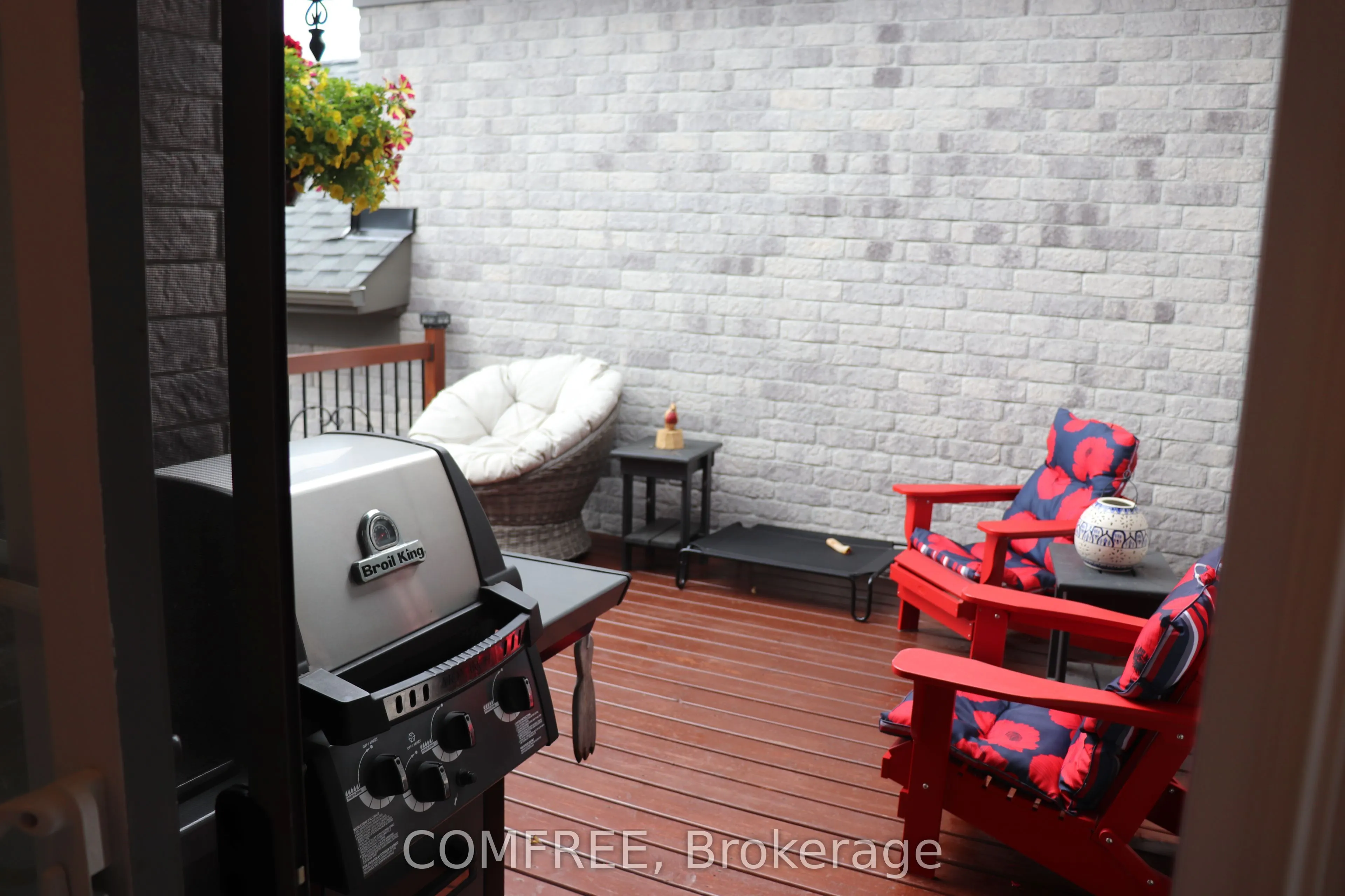 805 Lees Avenue