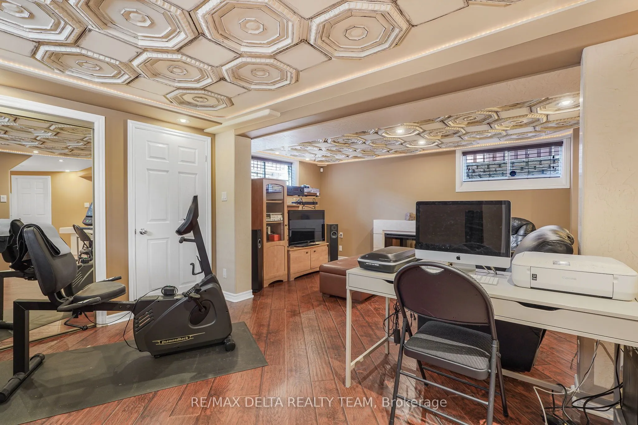 2040 Sunland Drive