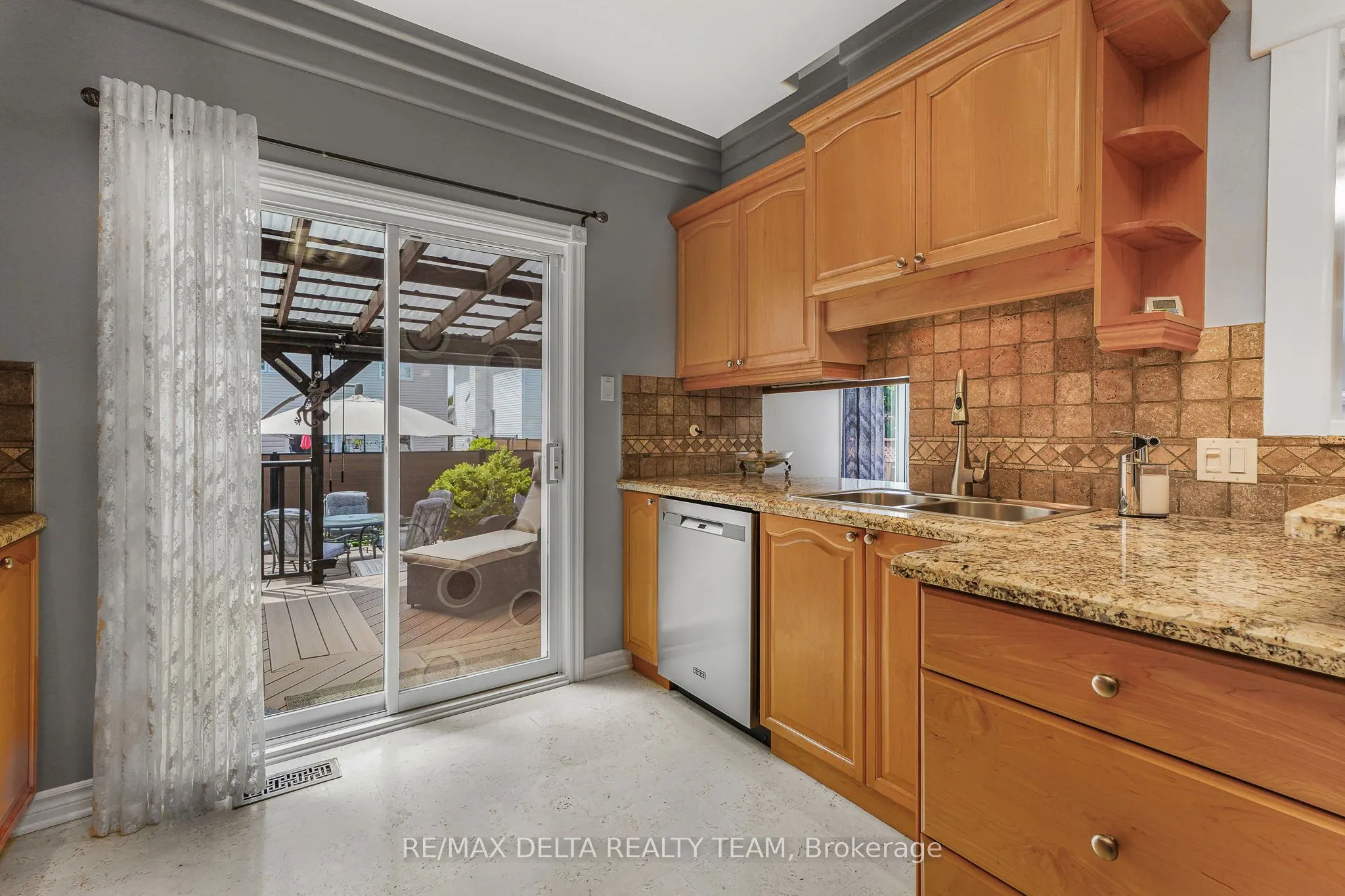 2040 Sunland Drive