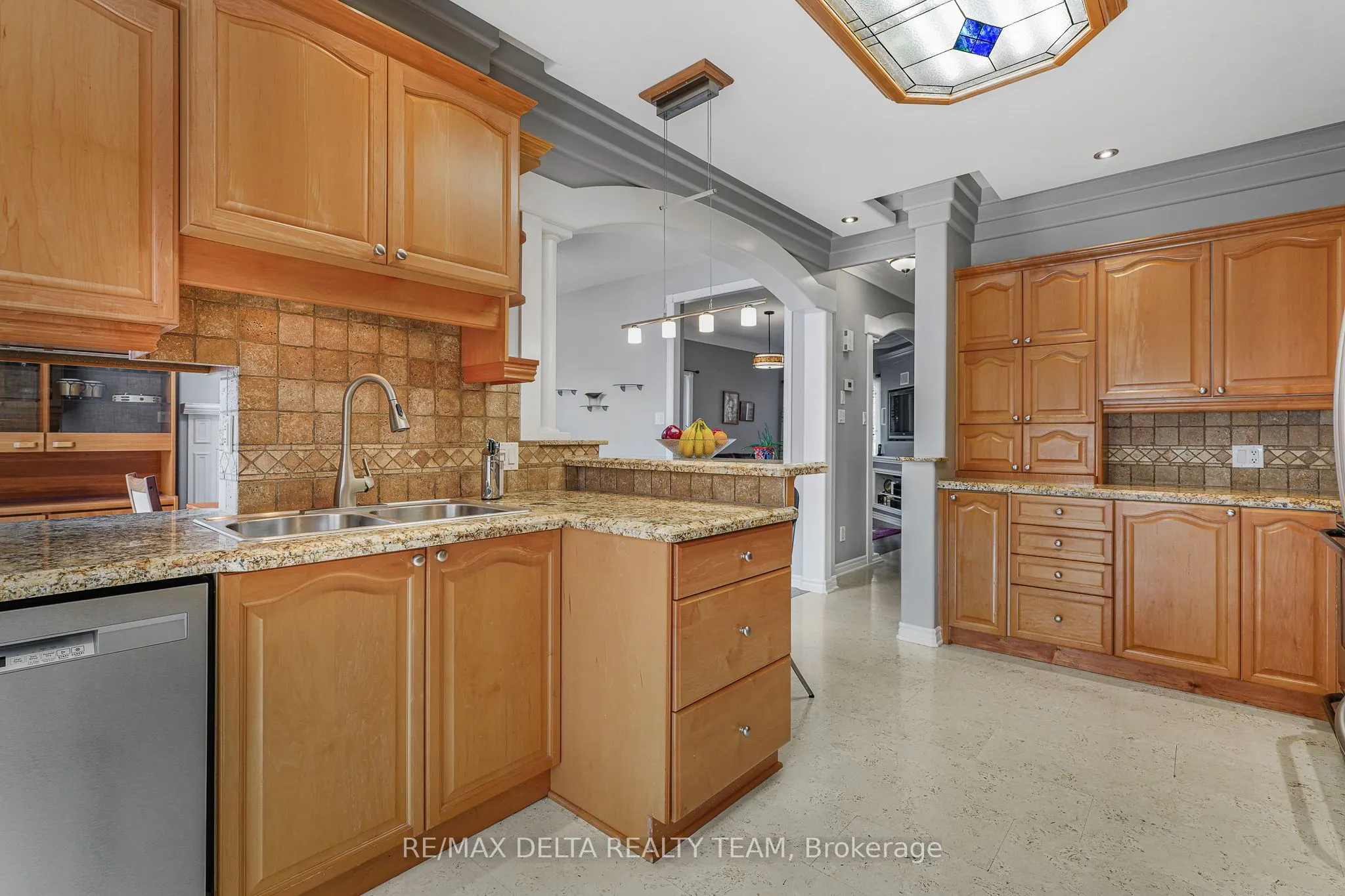 2040 Sunland Drive