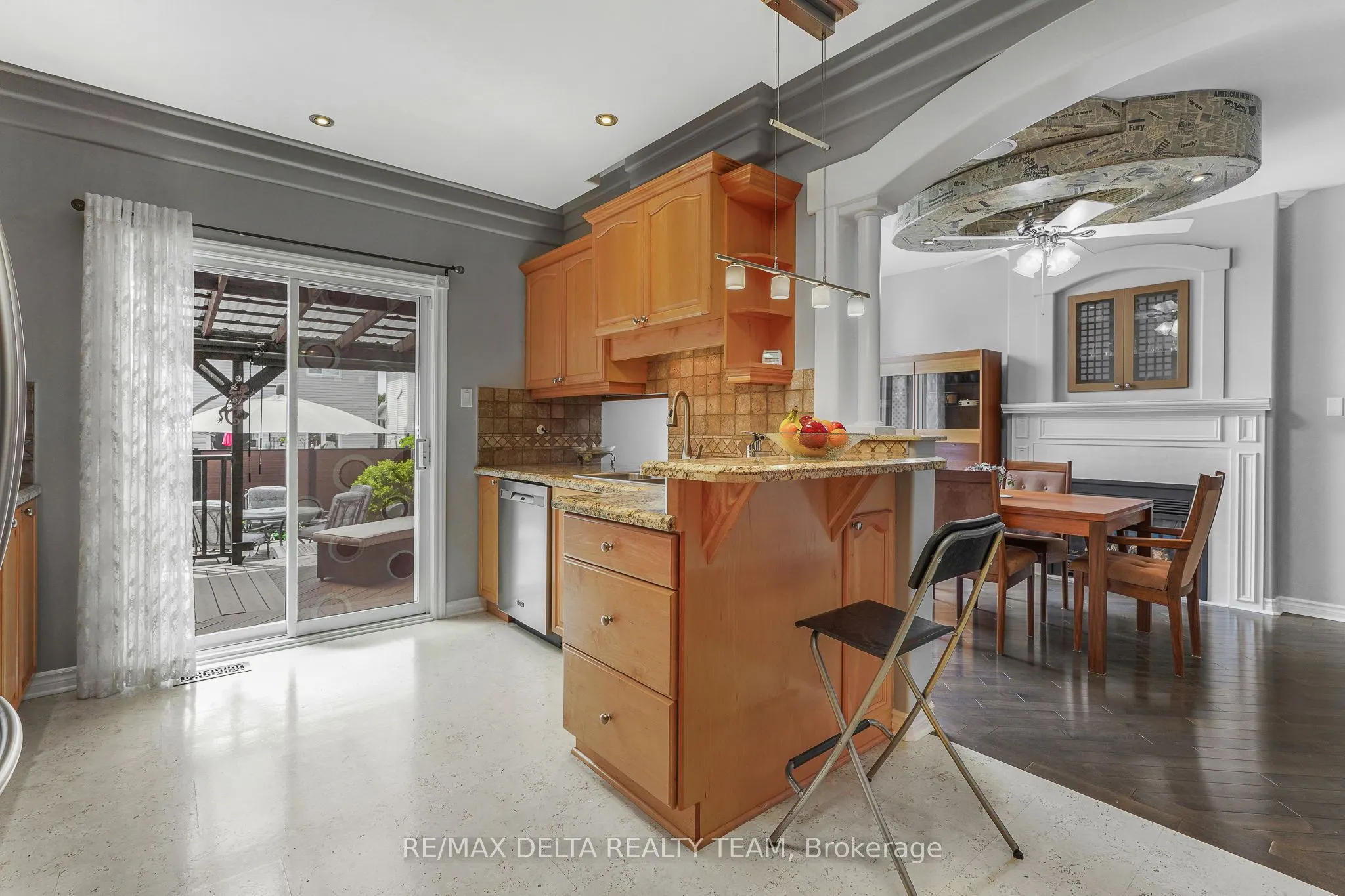 2040 Sunland Drive