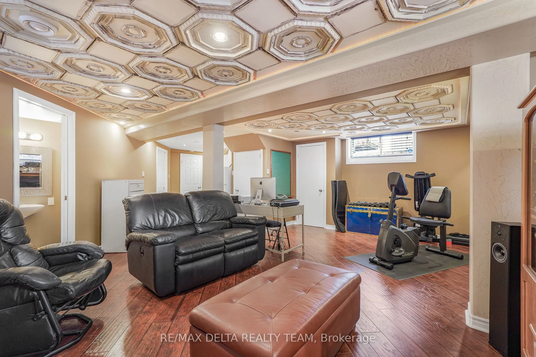 2040 Sunland Drive