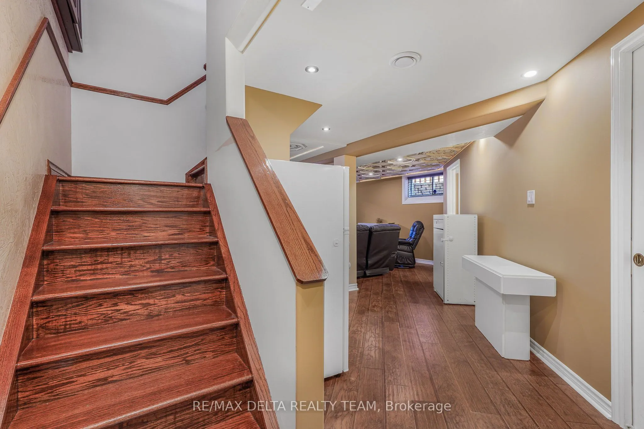 2040 Sunland Drive