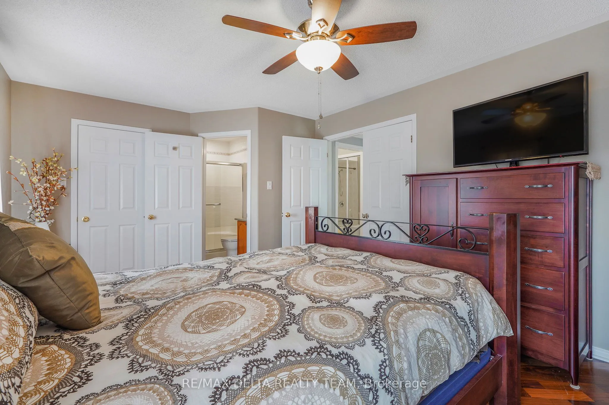 2040 Sunland Drive