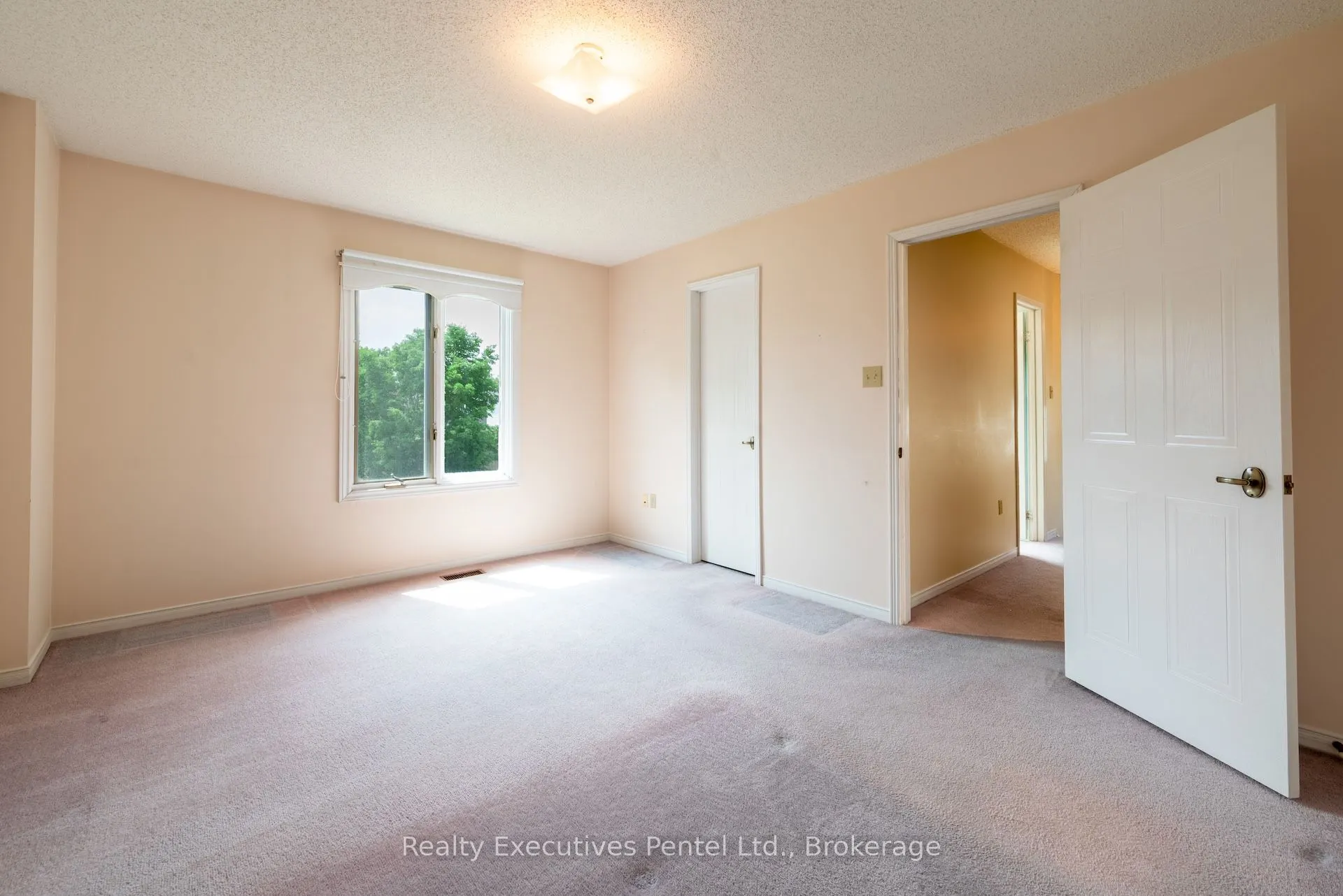 949 Cornell Crescent