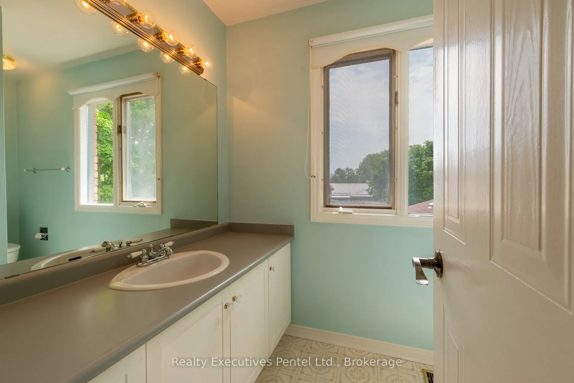 949 Cornell Crescent