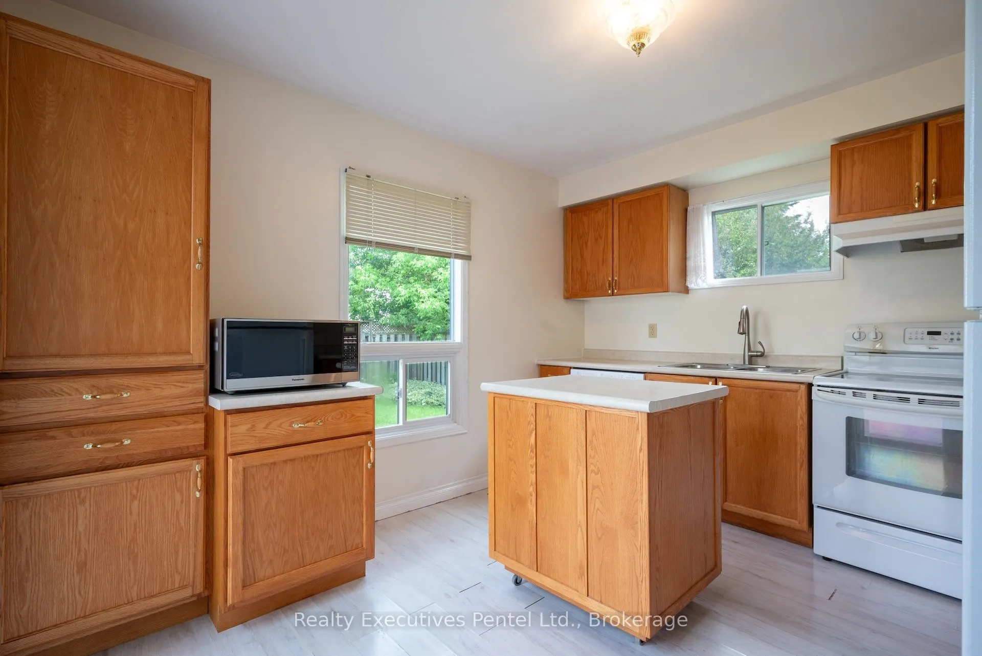 949 Cornell Crescent