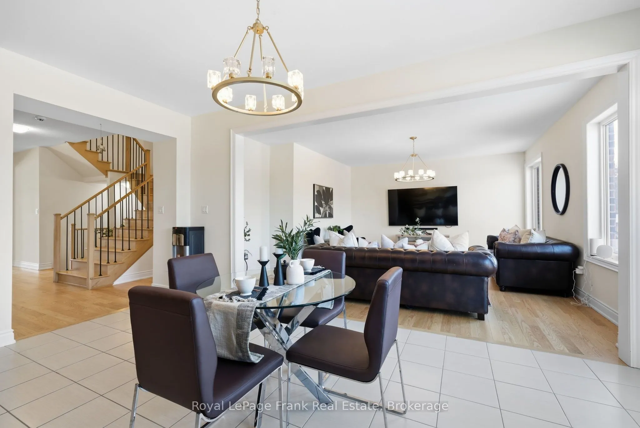 60 Hennessey Crescent
