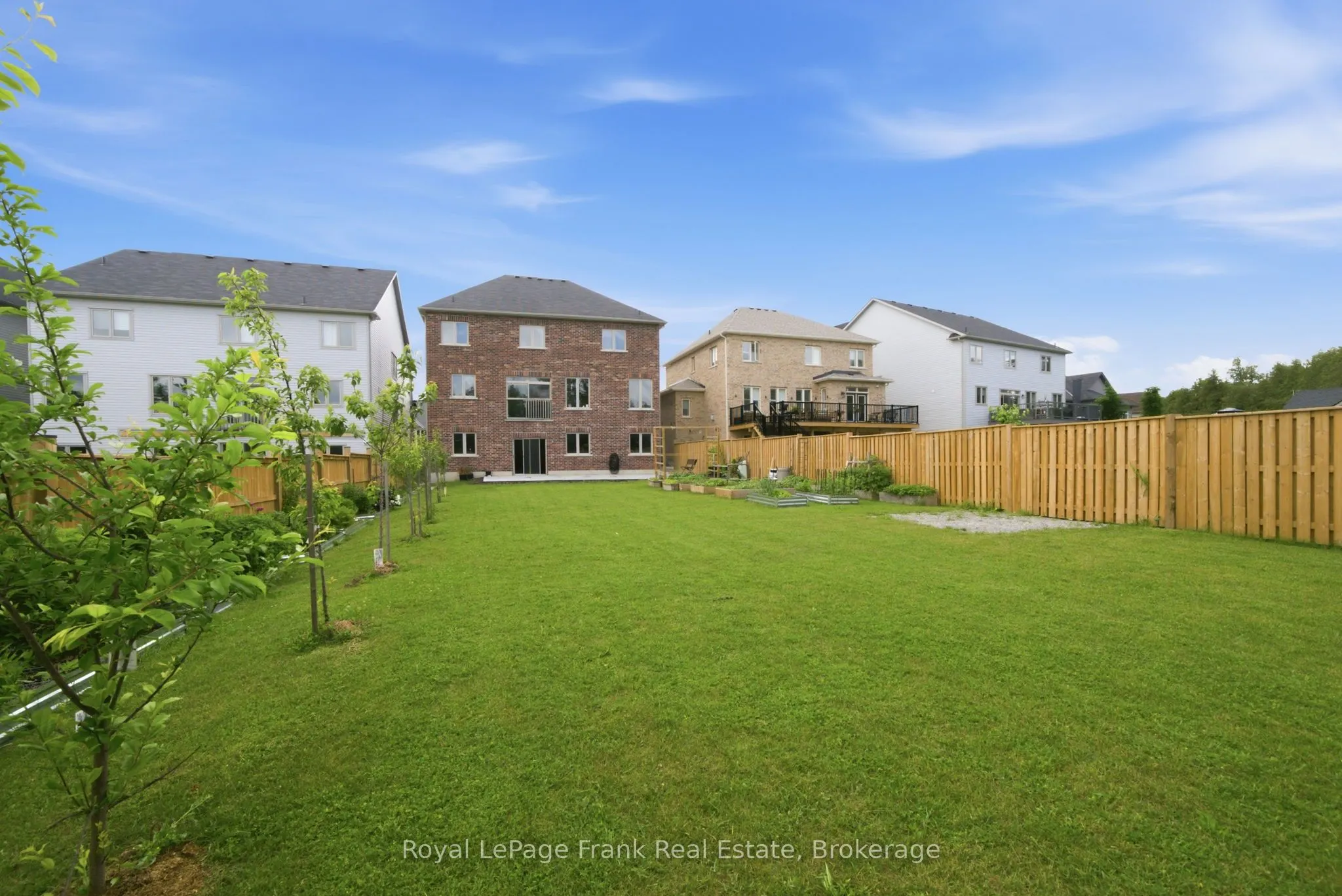 60 Hennessey Crescent