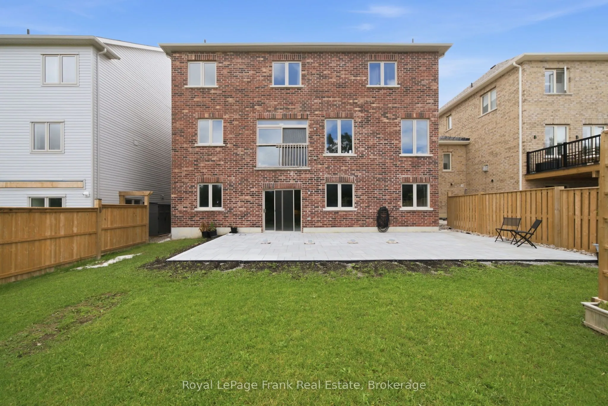 60 Hennessey Crescent
