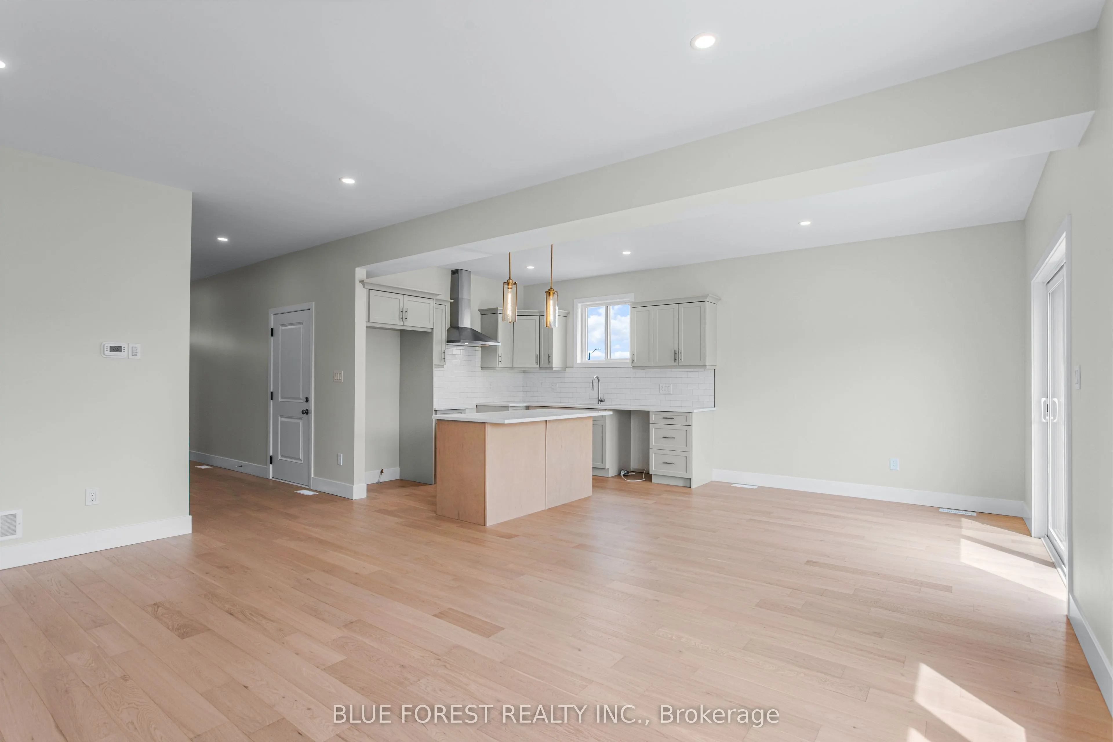 255 McTavish Street