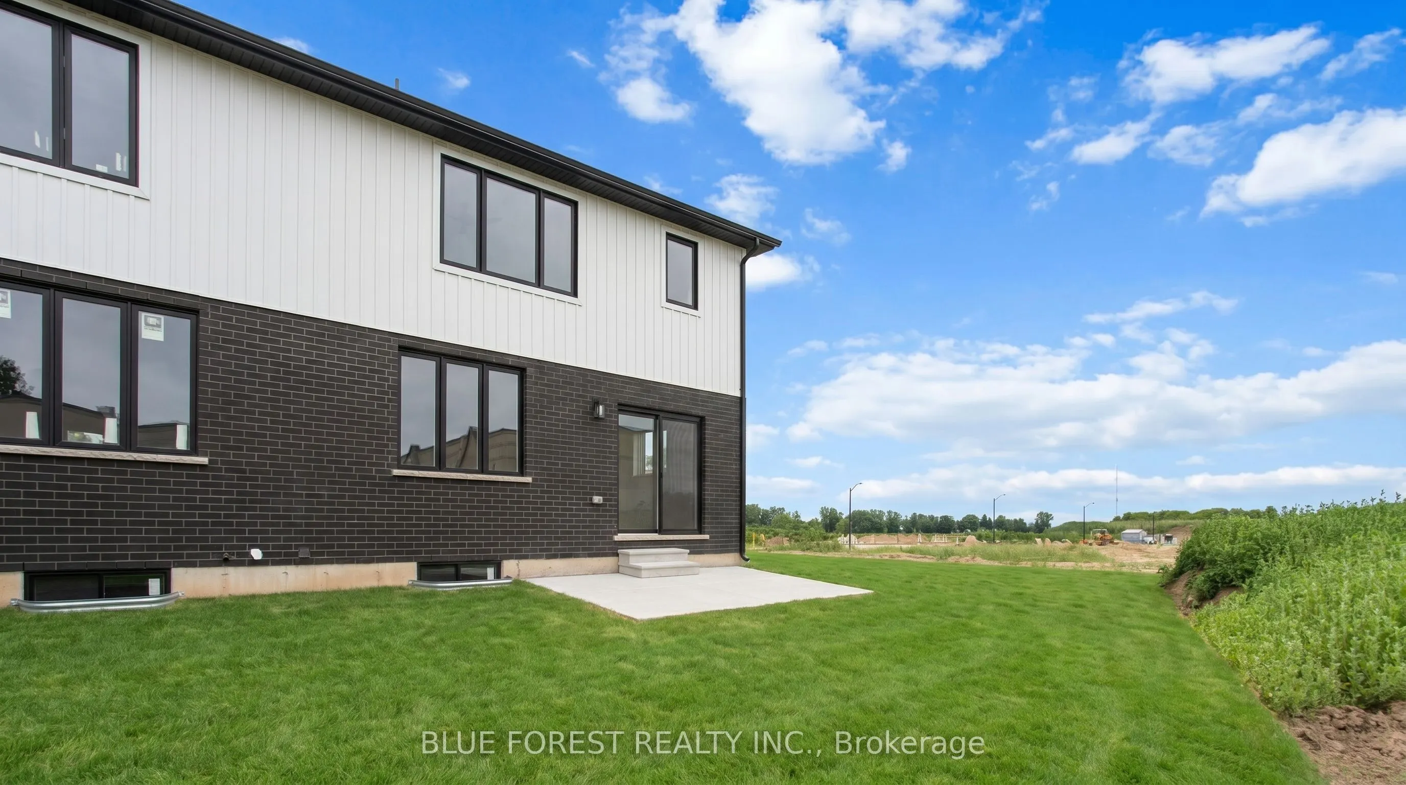 255 McTavish Street