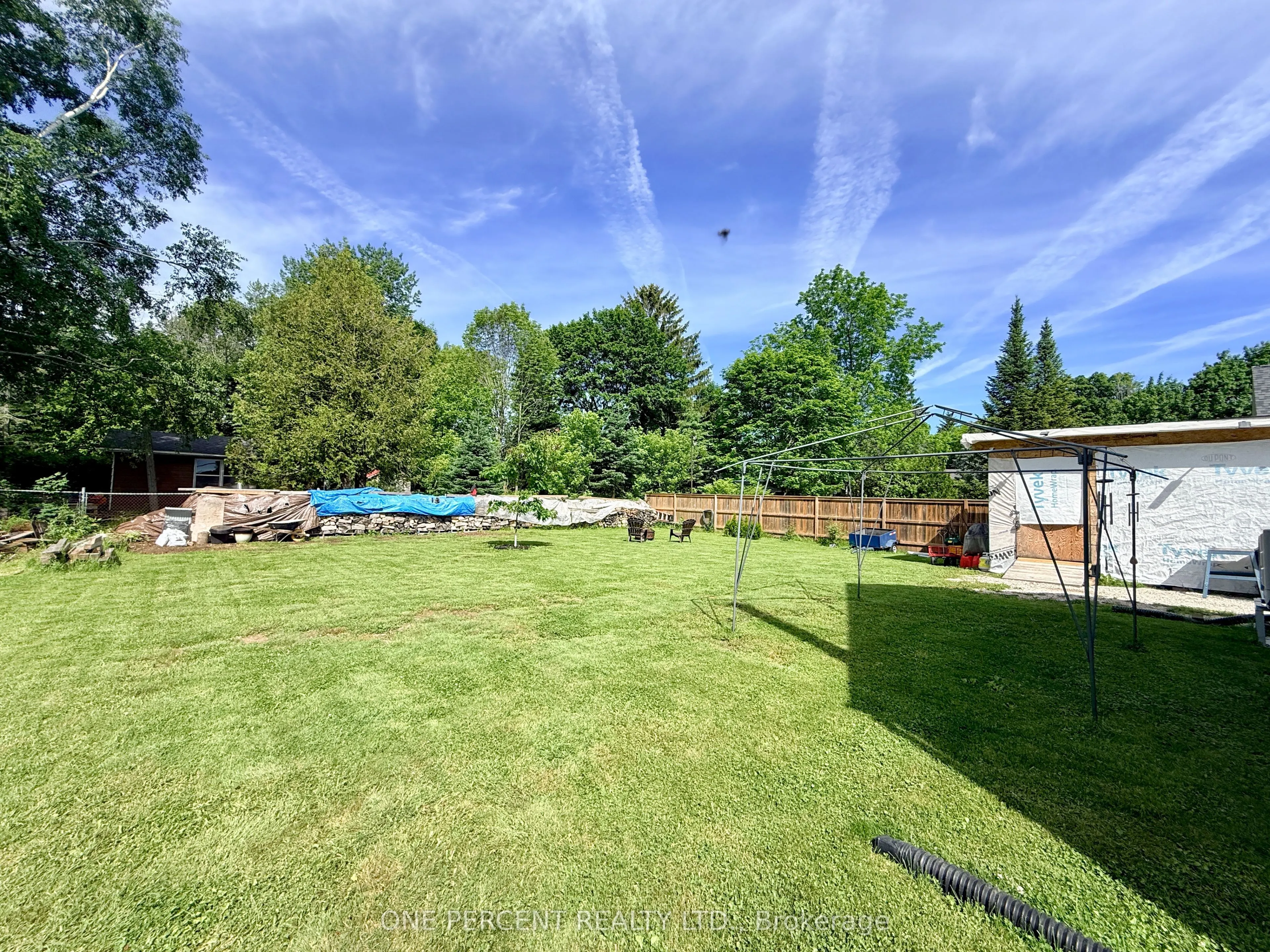 92 Noble Street S