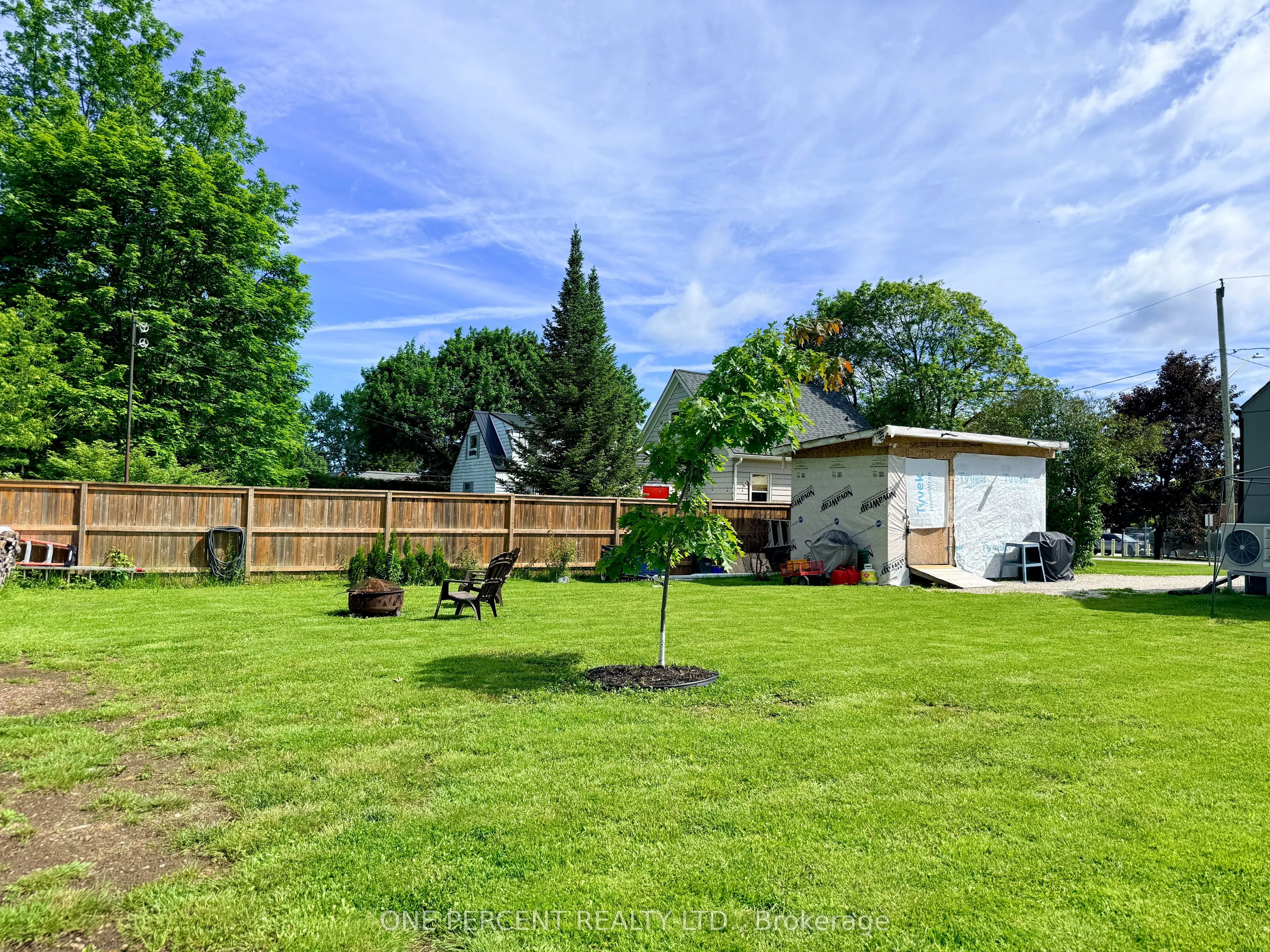92 Noble Street S