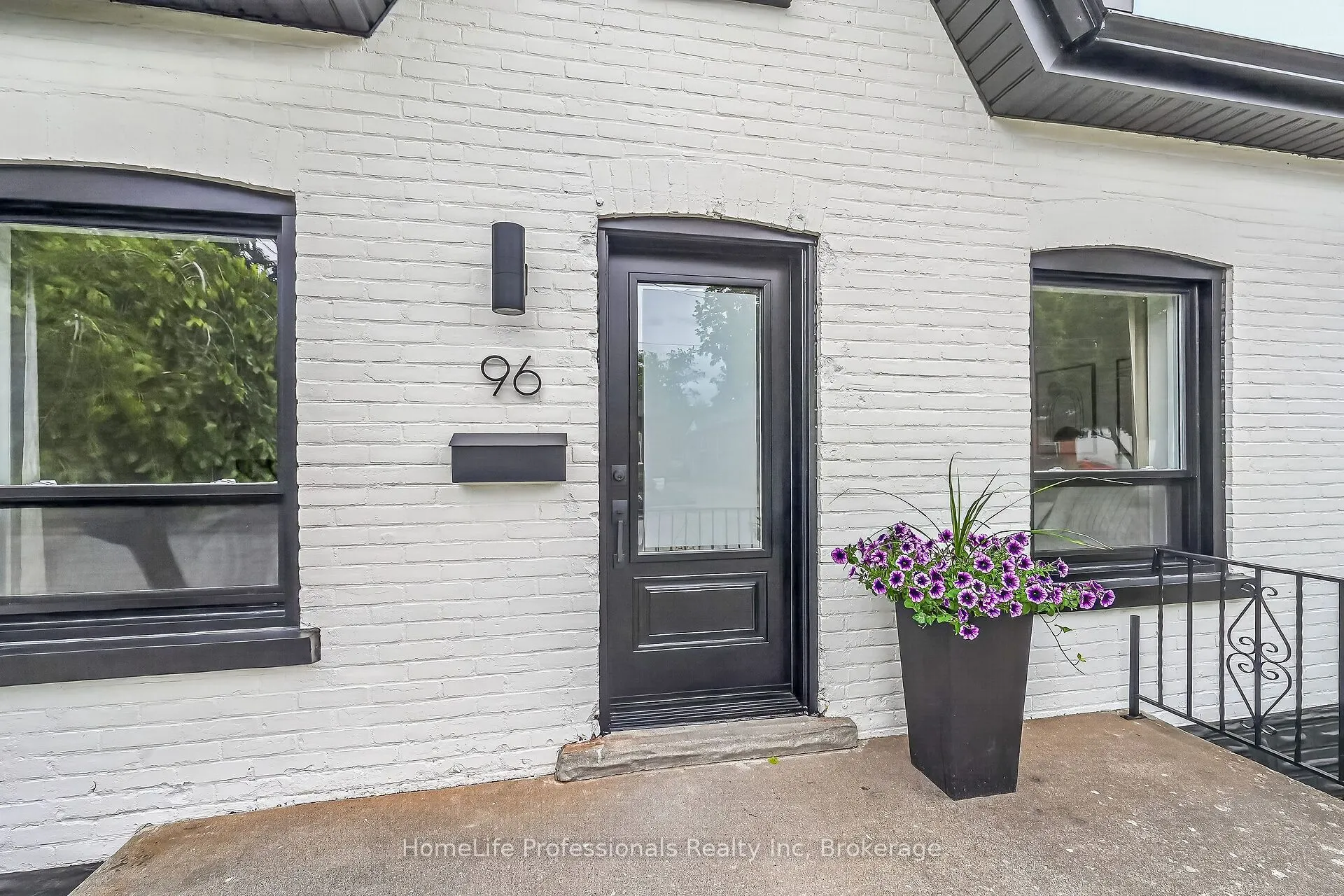 96 Aberdeen Avenue