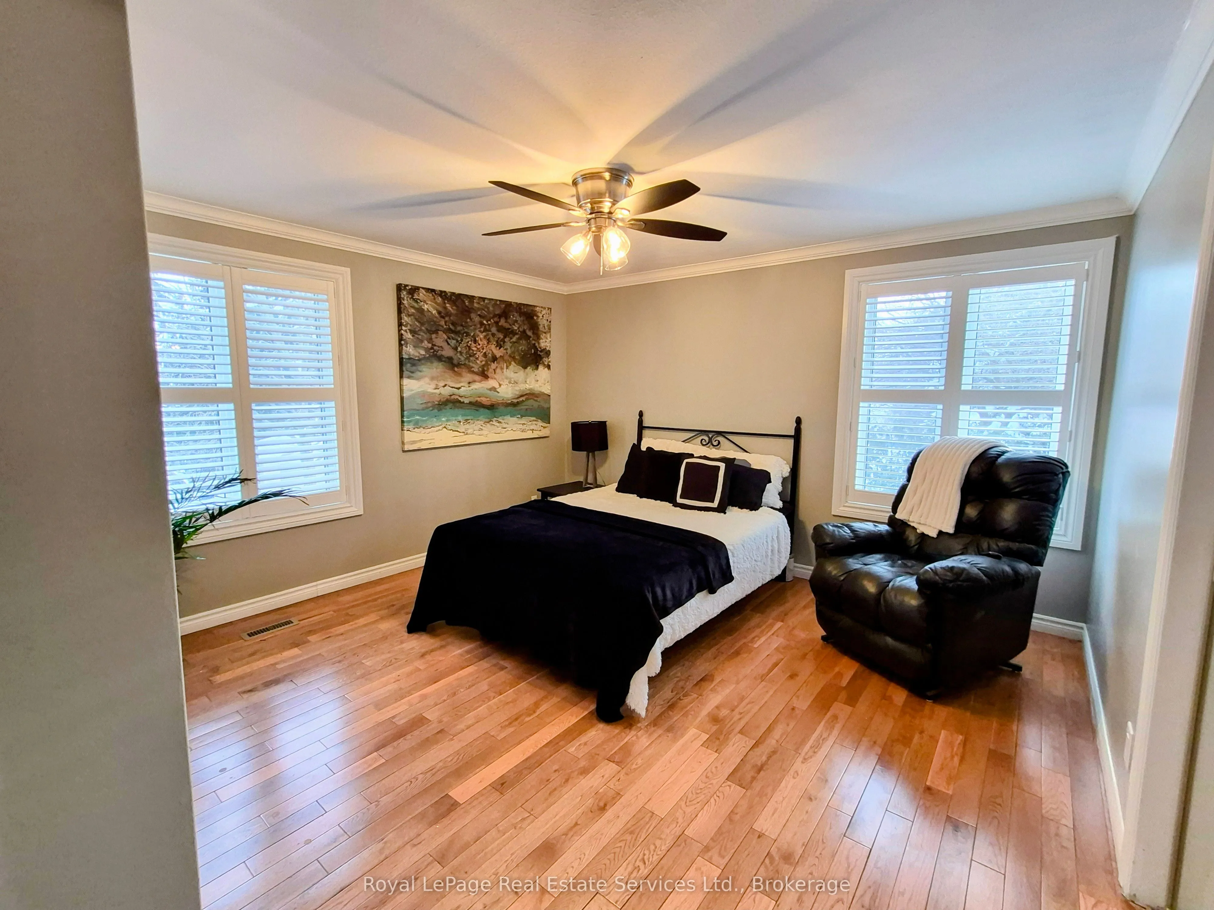 184 Dundas Street E
