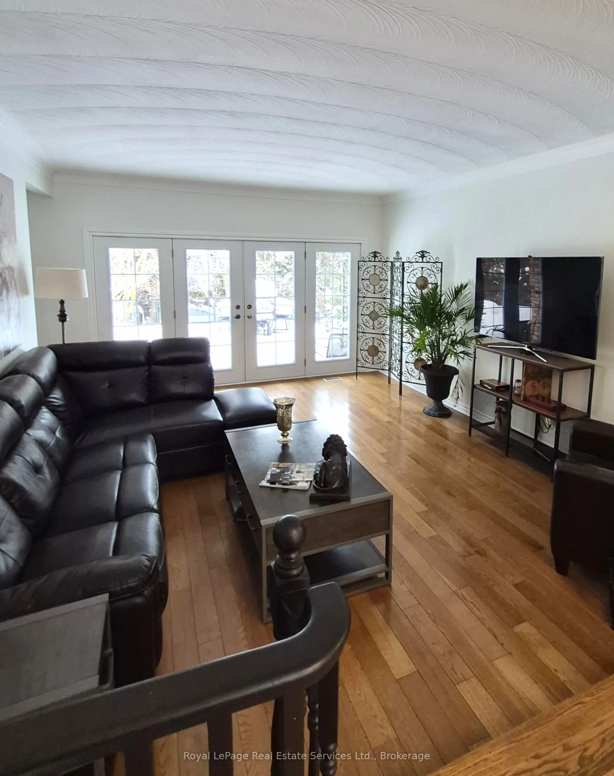 184 Dundas Street E