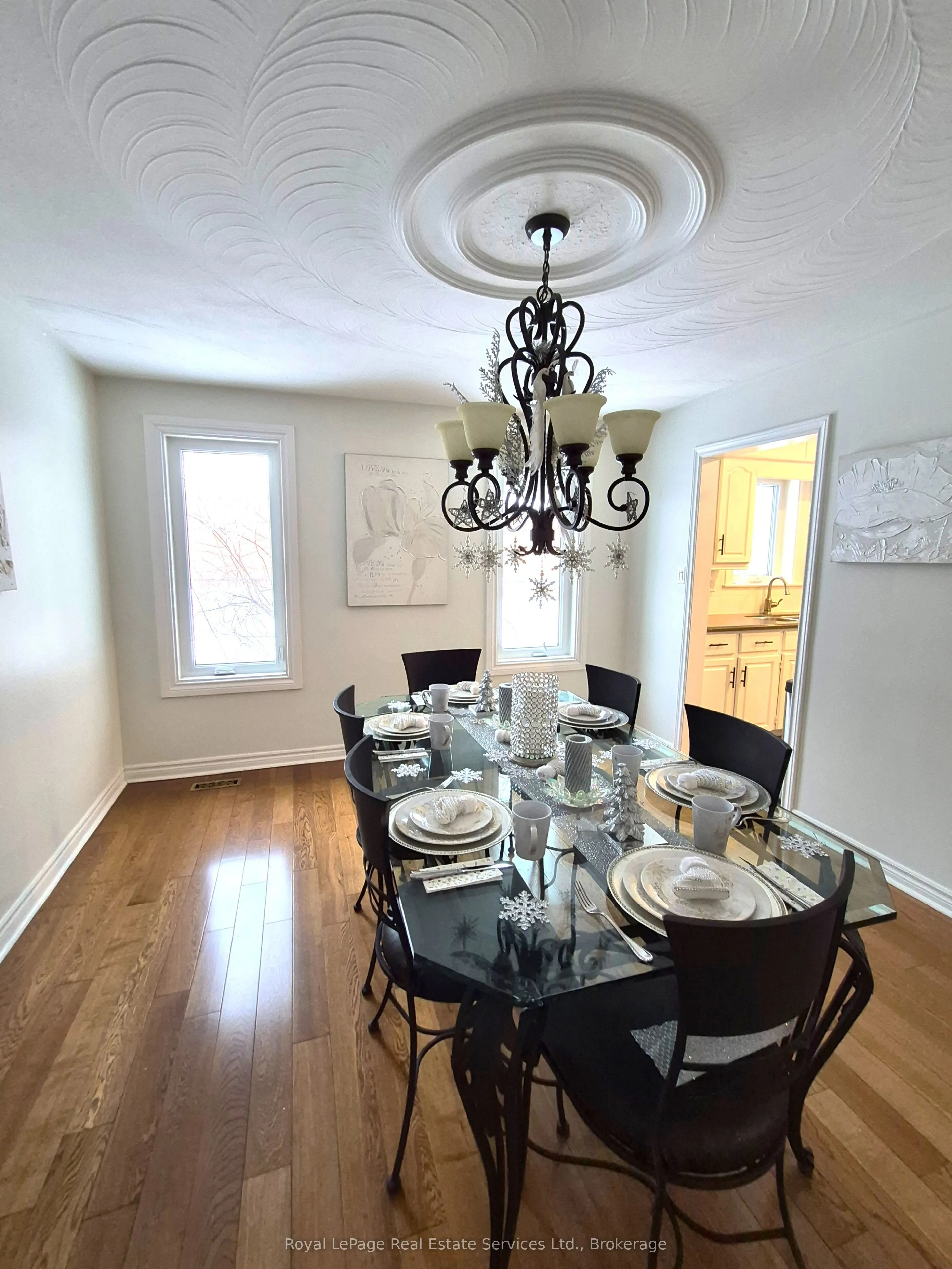 184 Dundas Street E