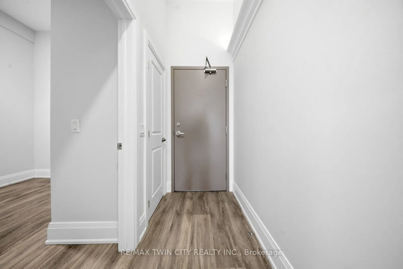 11 Queen Street #201