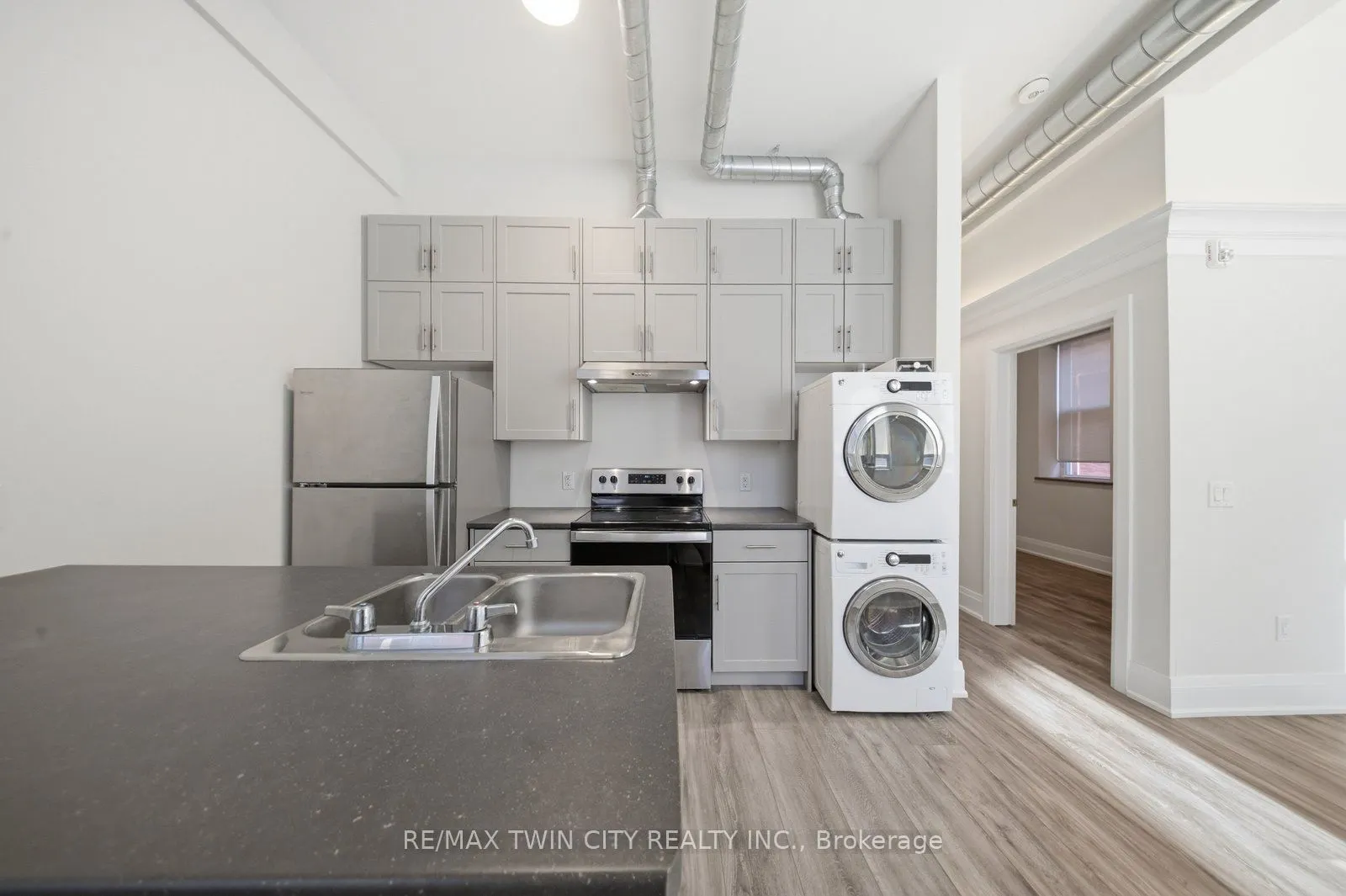11 Queen Street #201