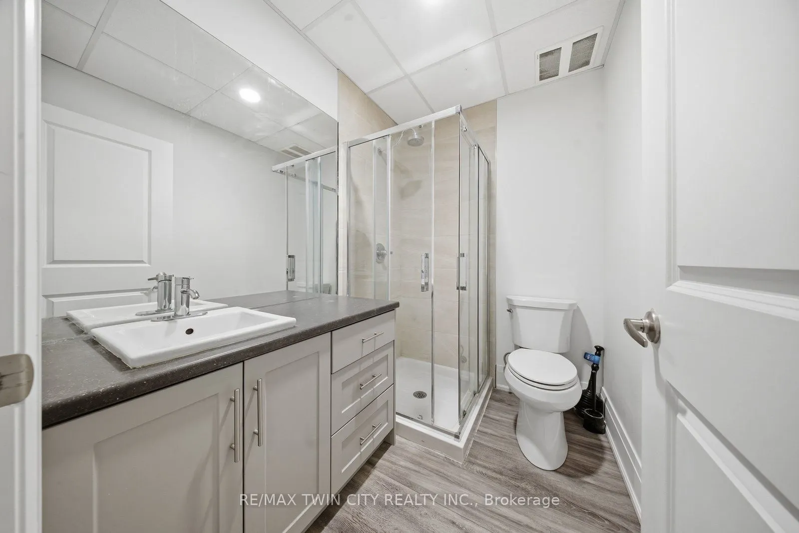 11 Queen Street #201