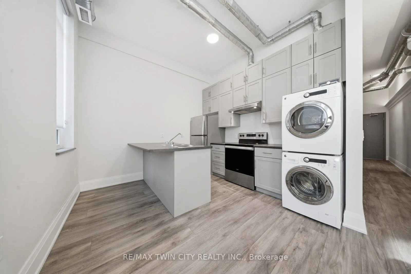 11 Queen Street #201
