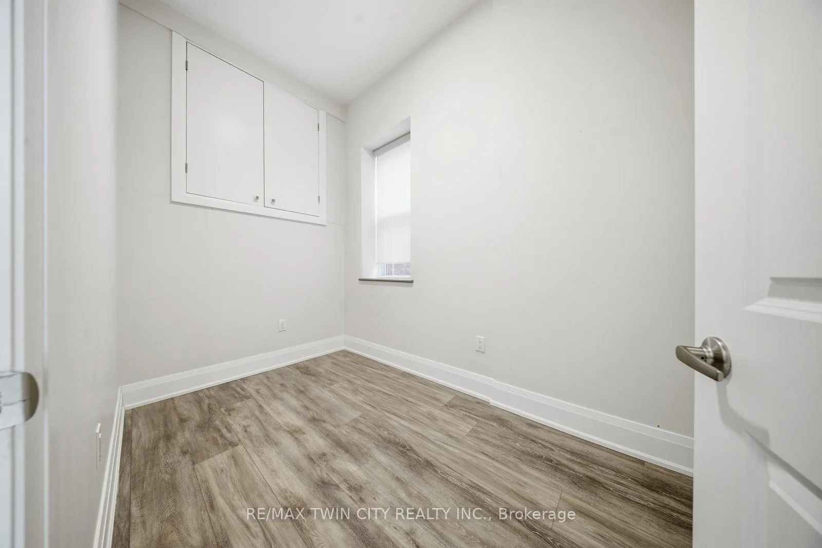 11 Queen Street #201