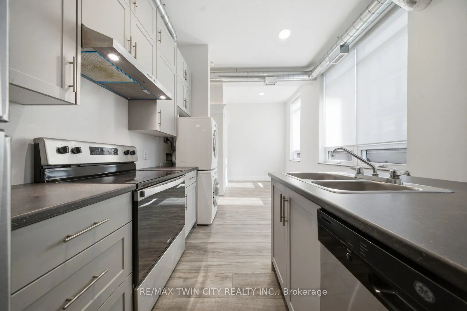 11 Queen Street #201