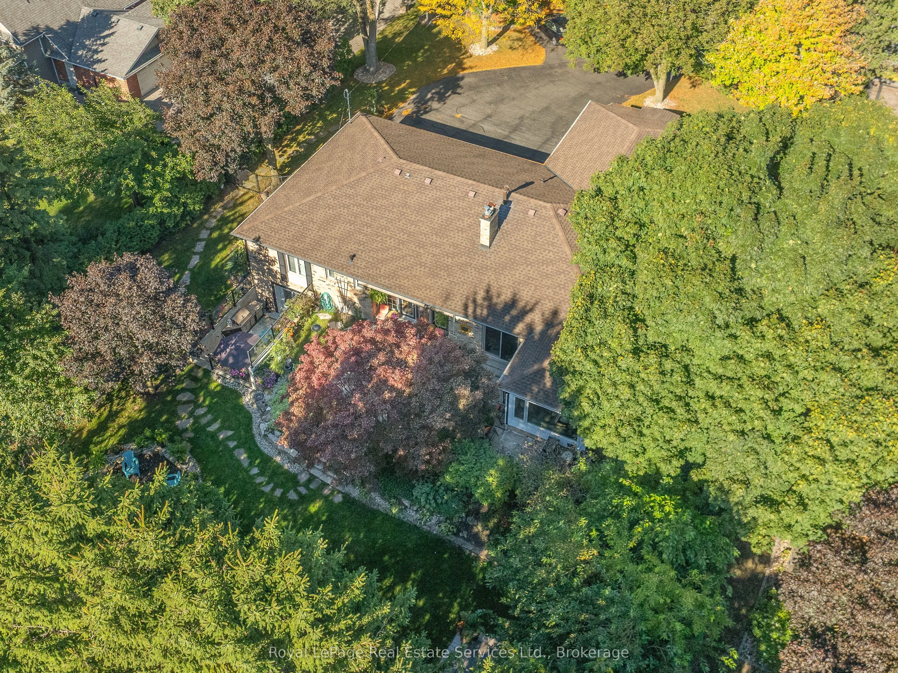 184 Dundas Street E