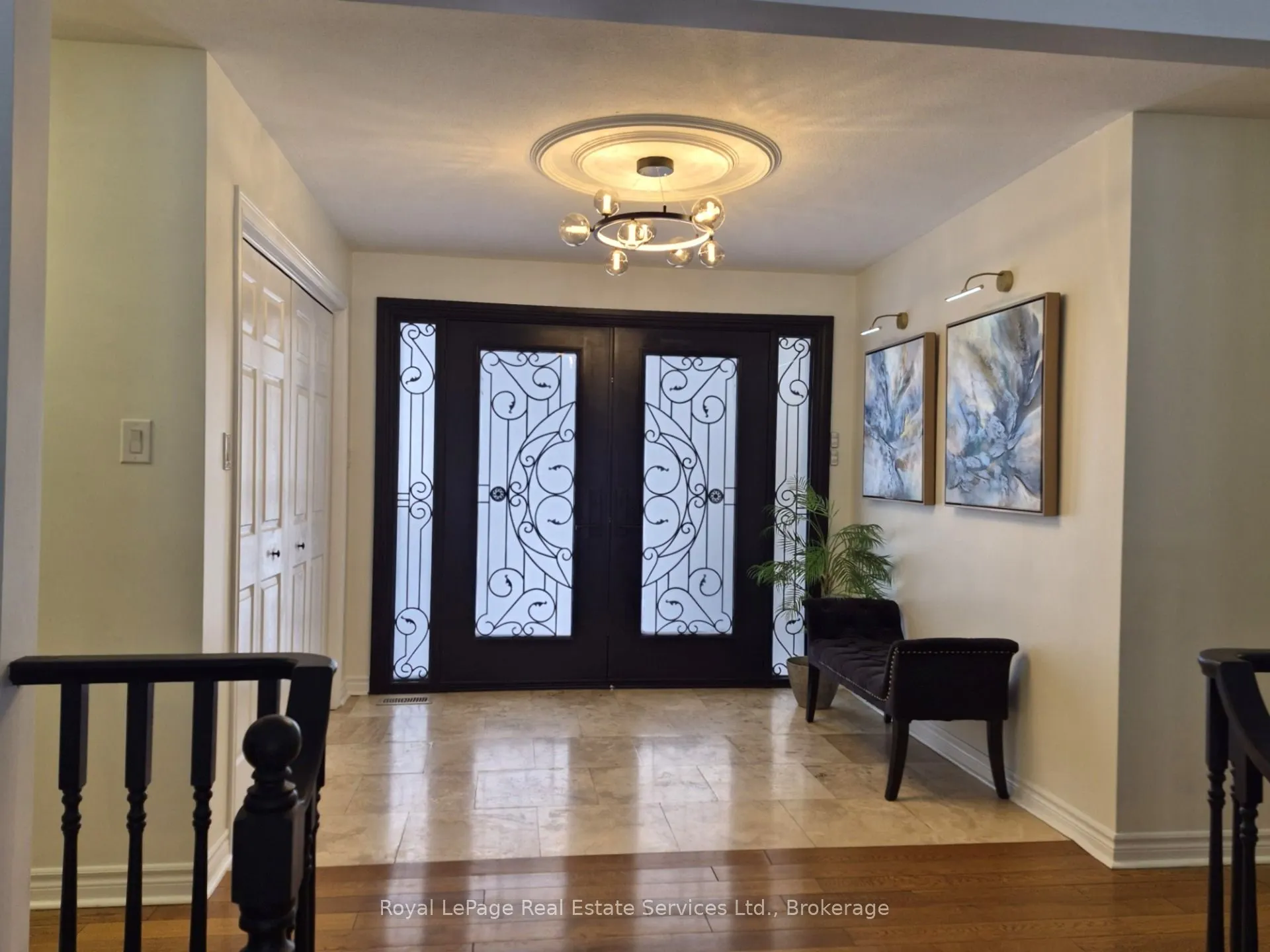 184 Dundas Street E