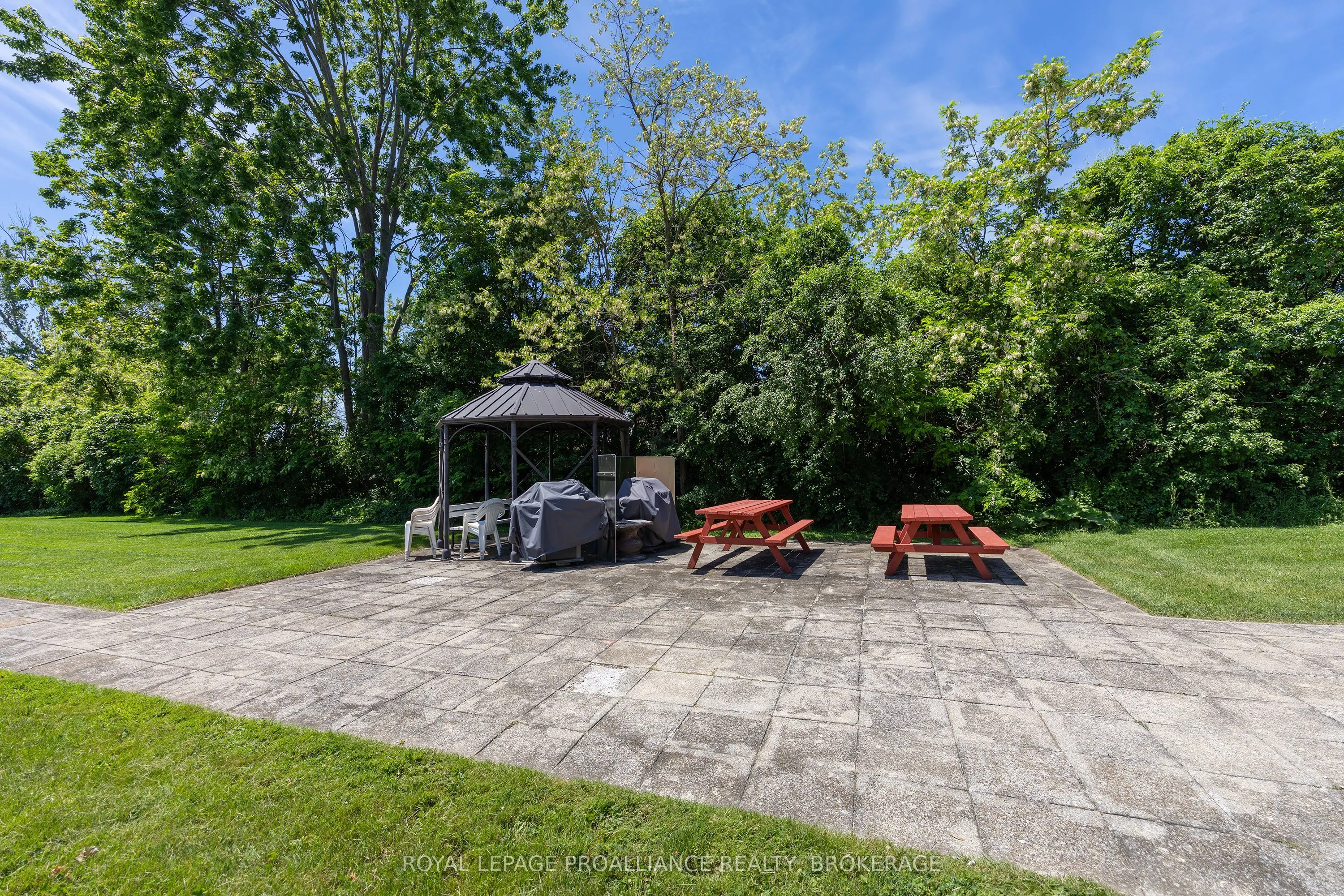 2 Mowat Avenue #806