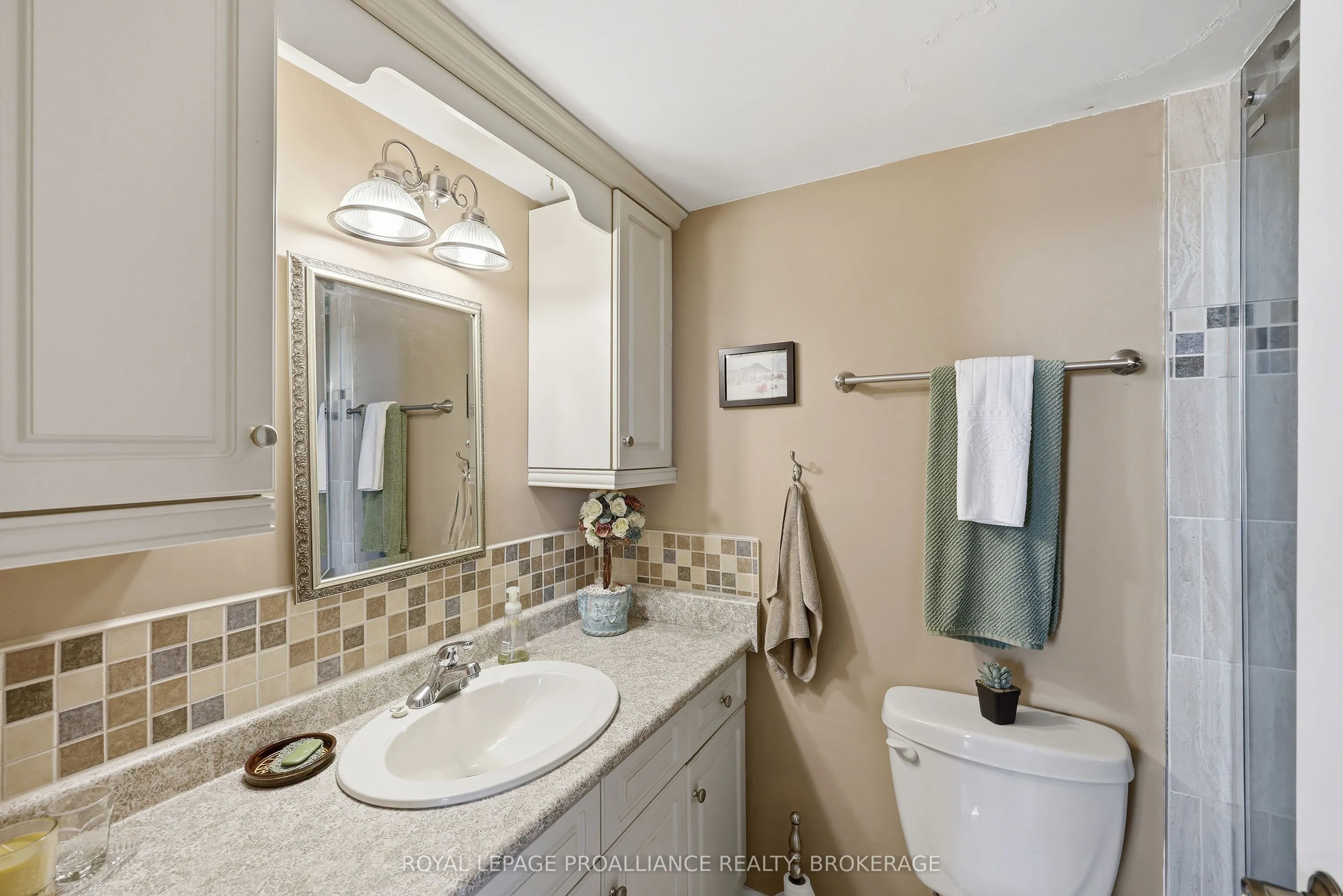 2 Mowat Avenue #806