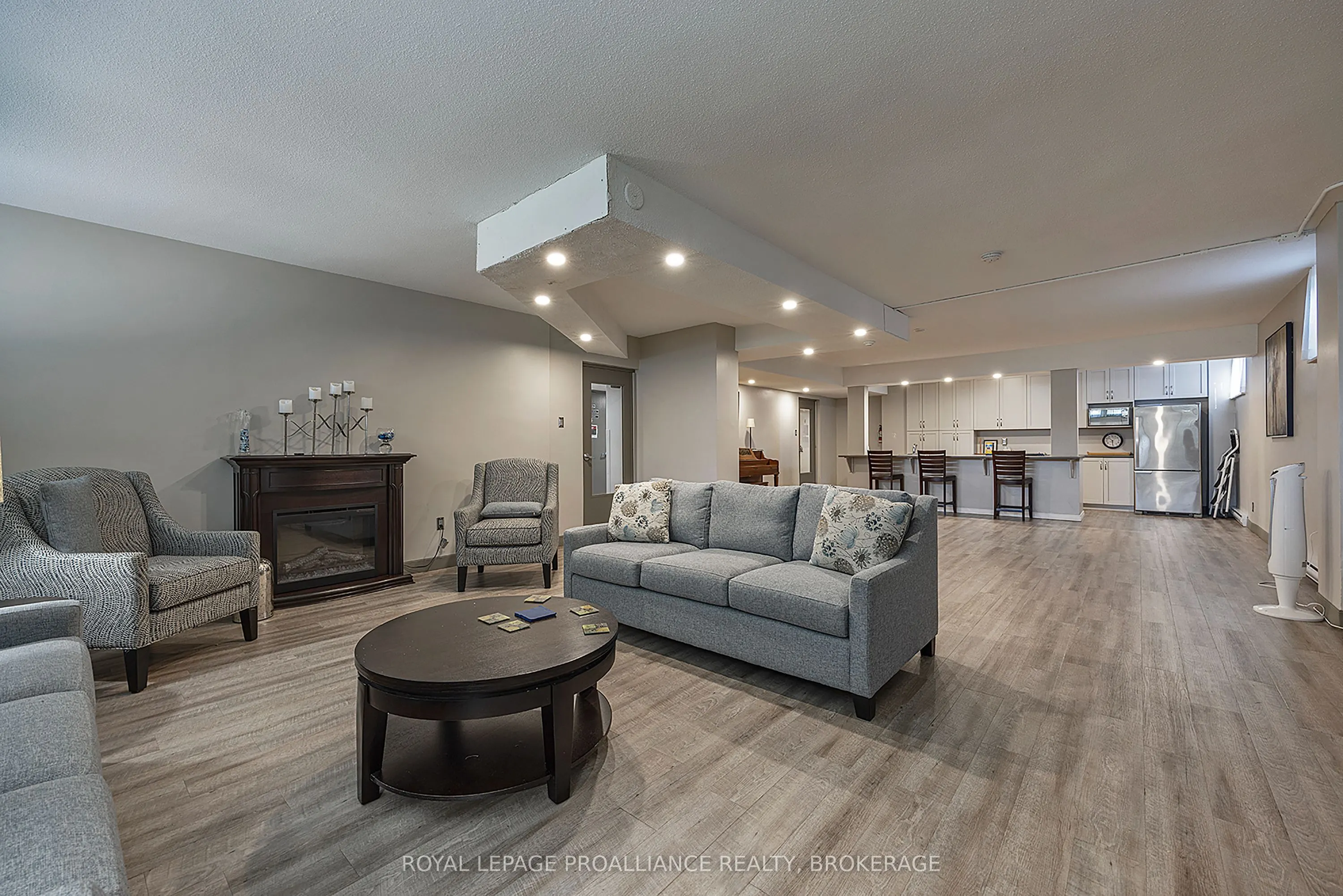 2 Mowat Avenue #806