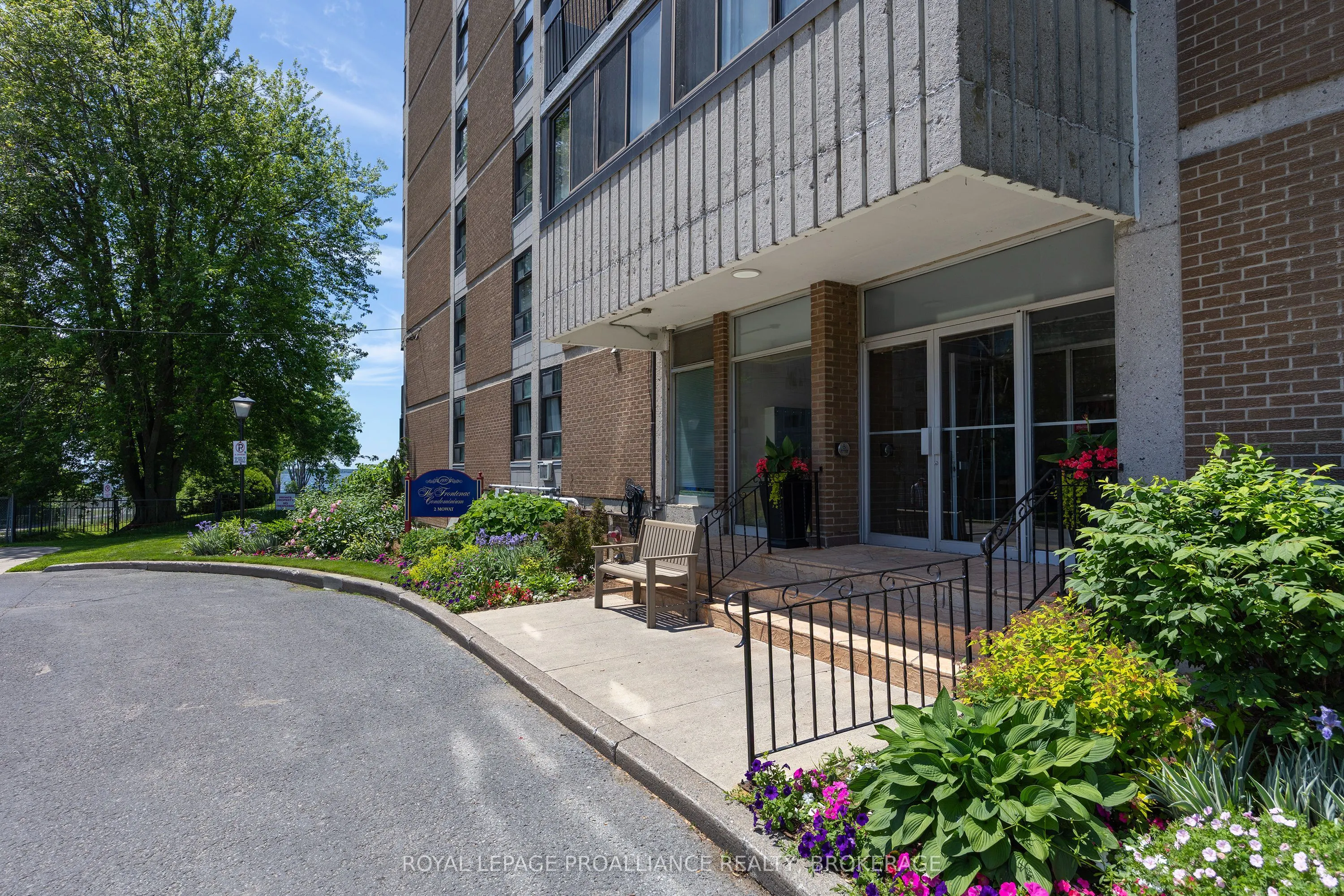 2 Mowat Avenue #806
