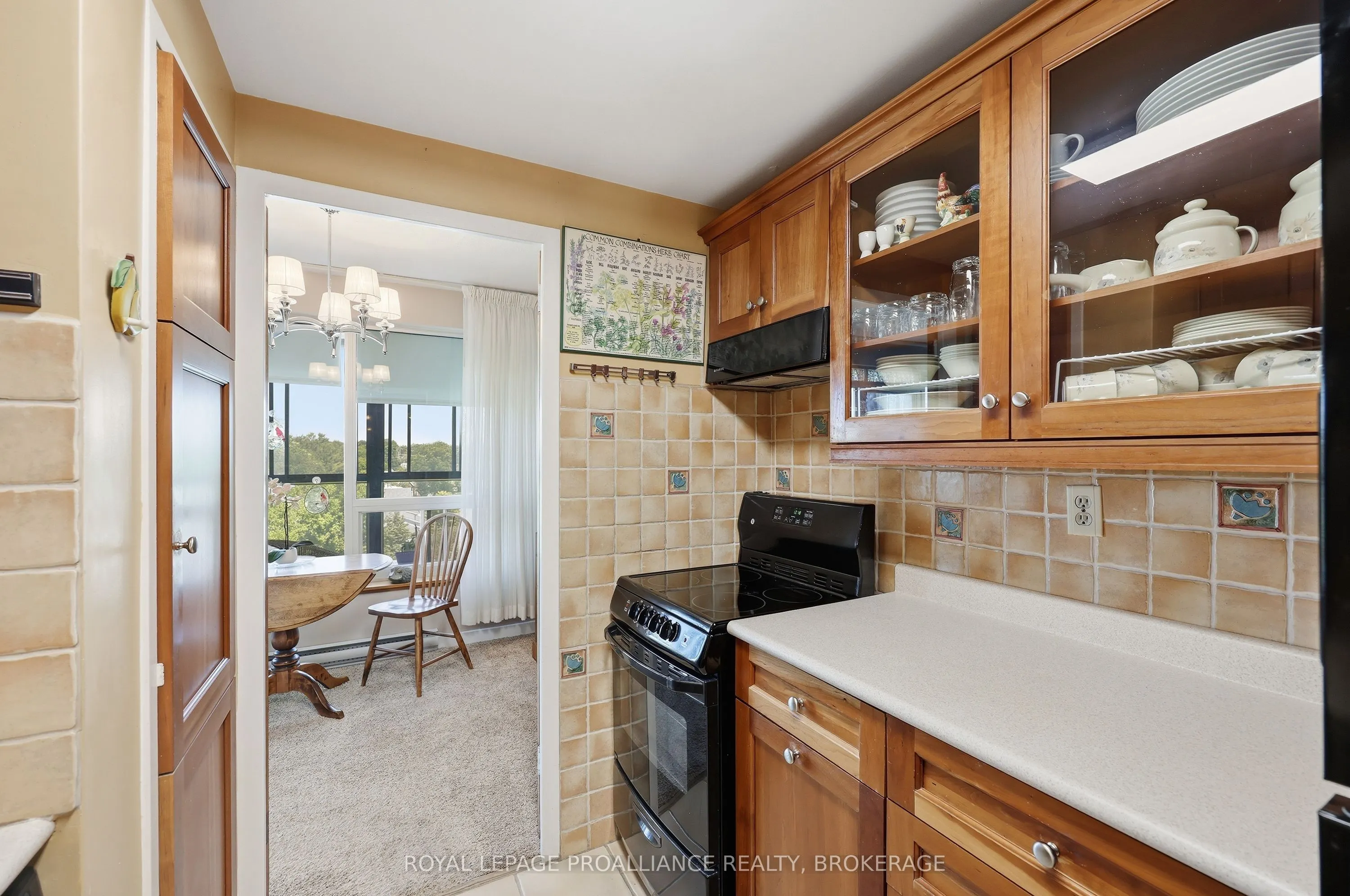 2 Mowat Avenue #806