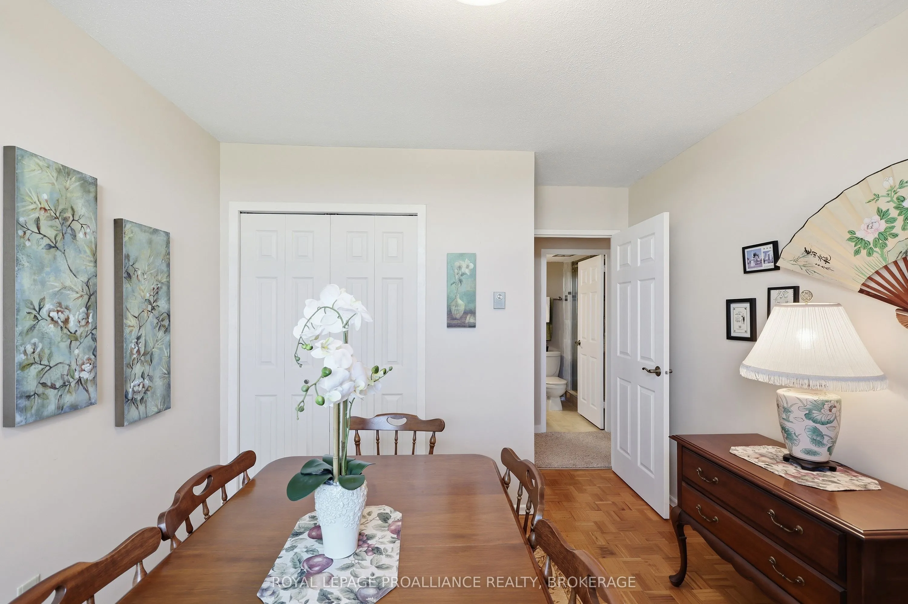 2 Mowat Avenue #806