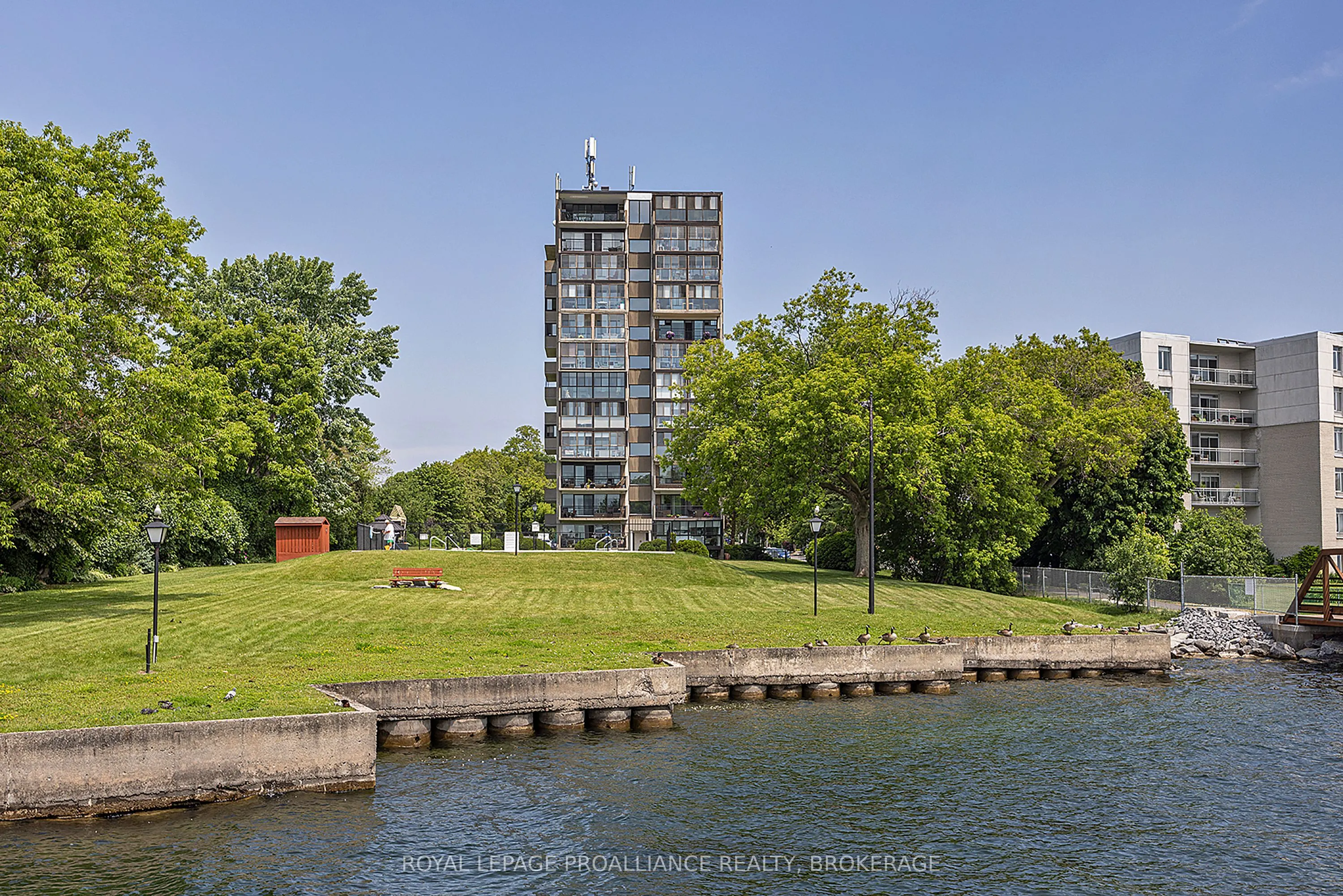 2 Mowat Avenue #806