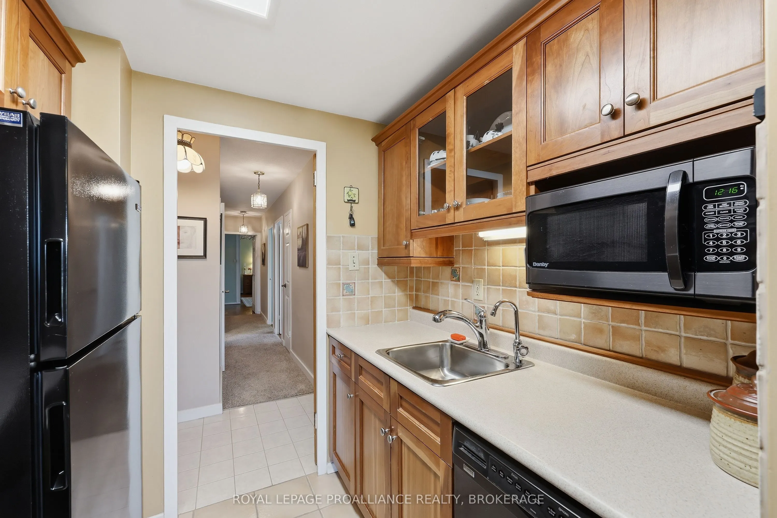 2 Mowat Avenue #806