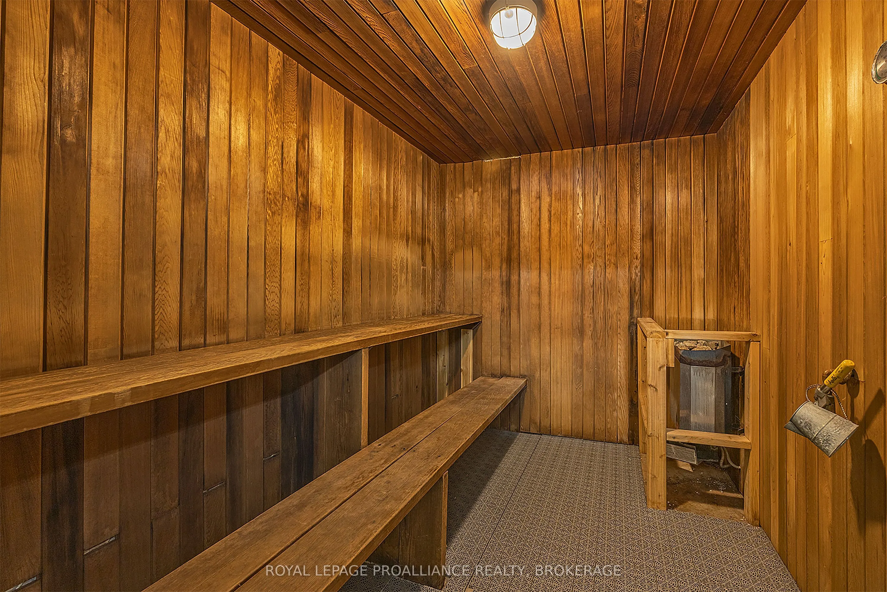 2 Mowat Avenue #806