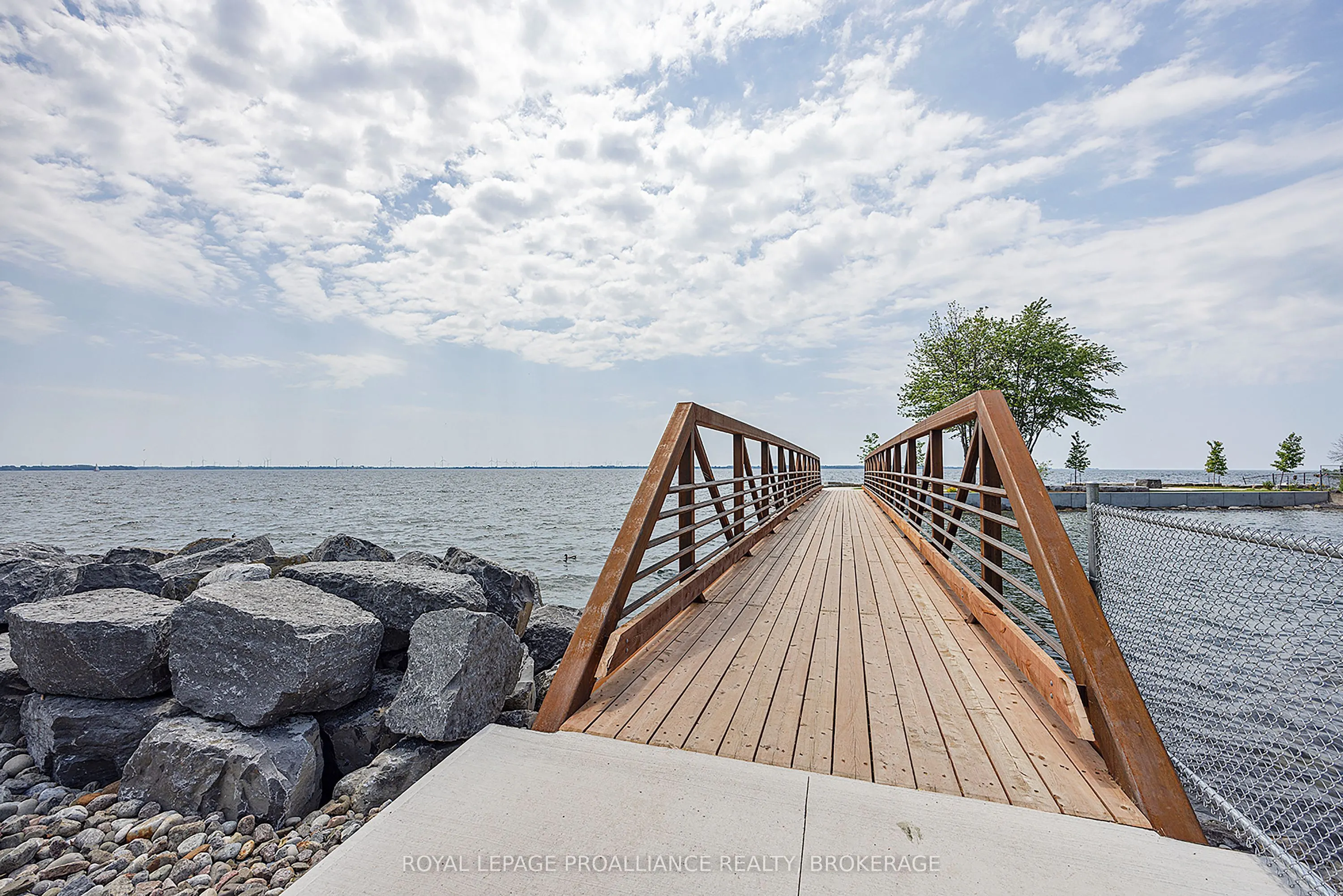 2 Mowat Avenue #806