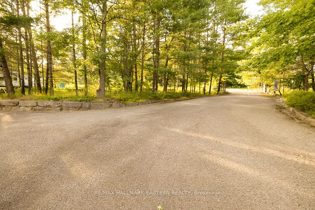 15 Oakridge Drive