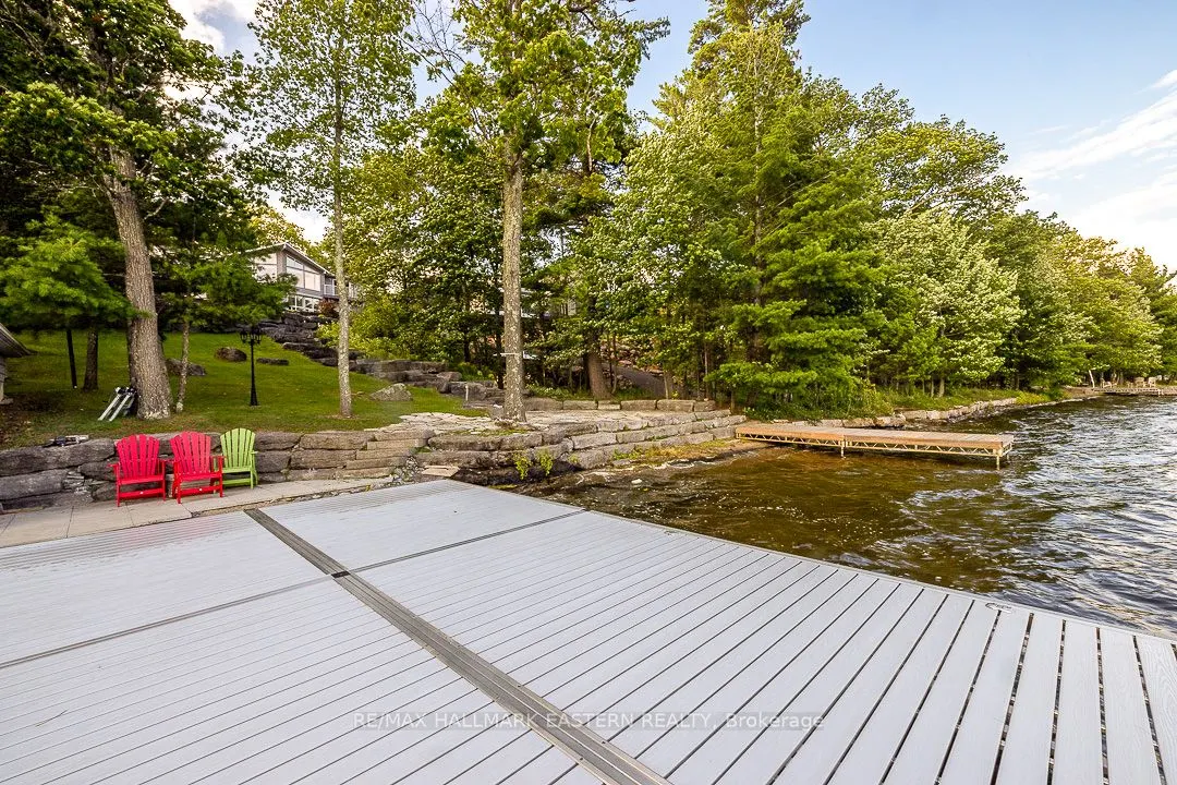 15 Oakridge Drive