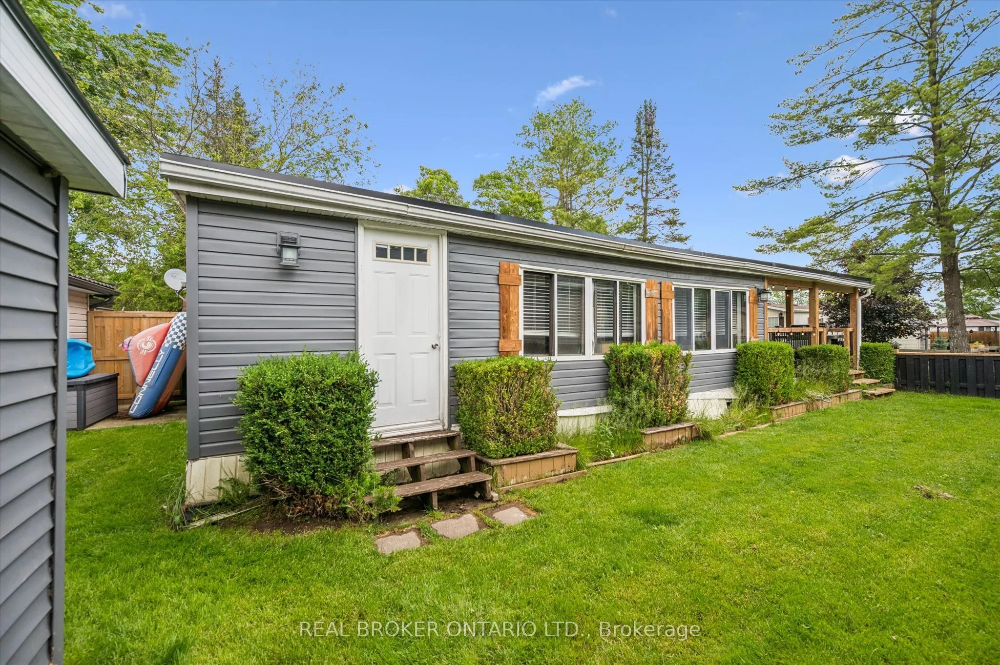 165 Cedar Crescent