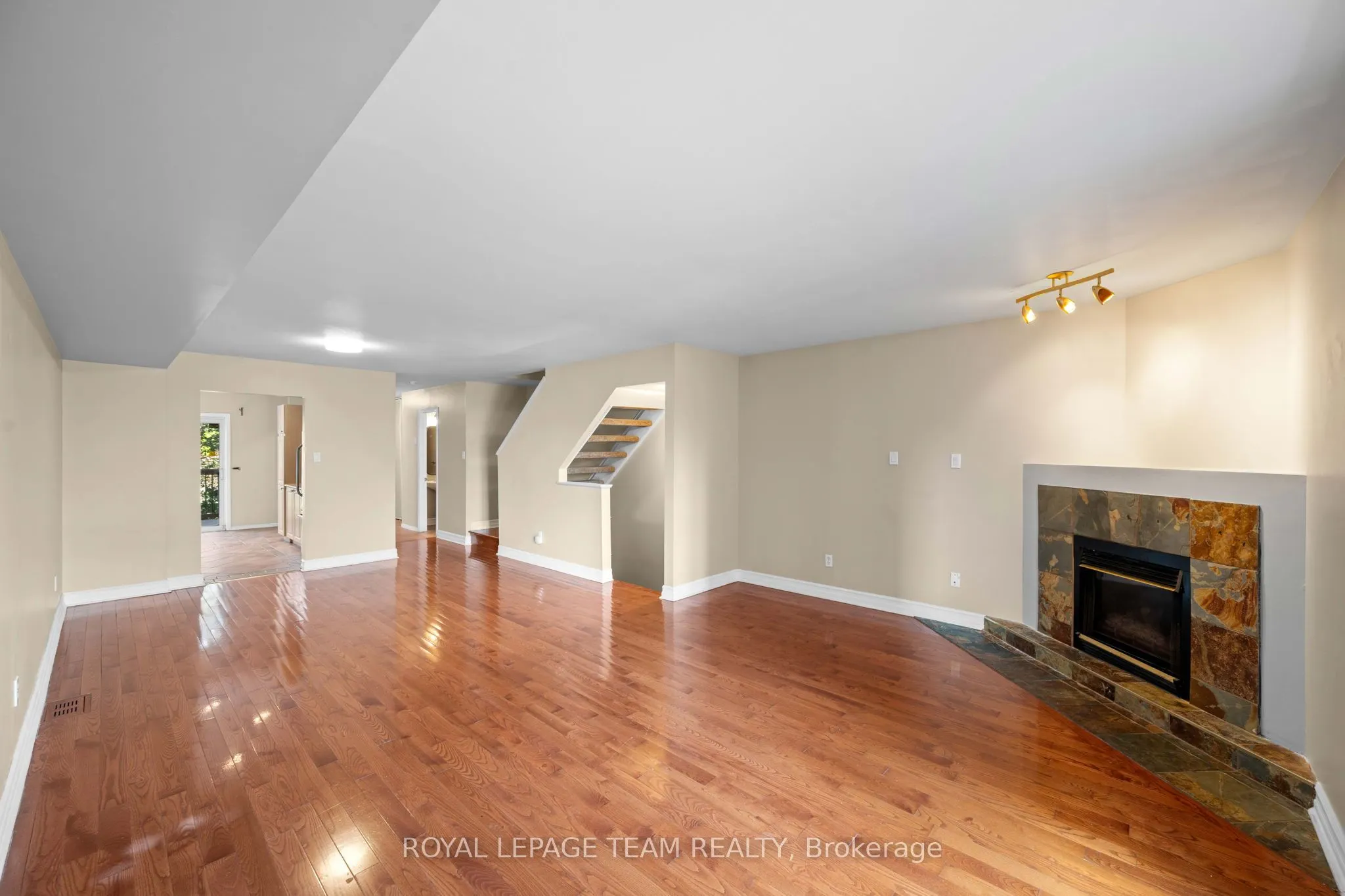 91 Thornbury Crescent