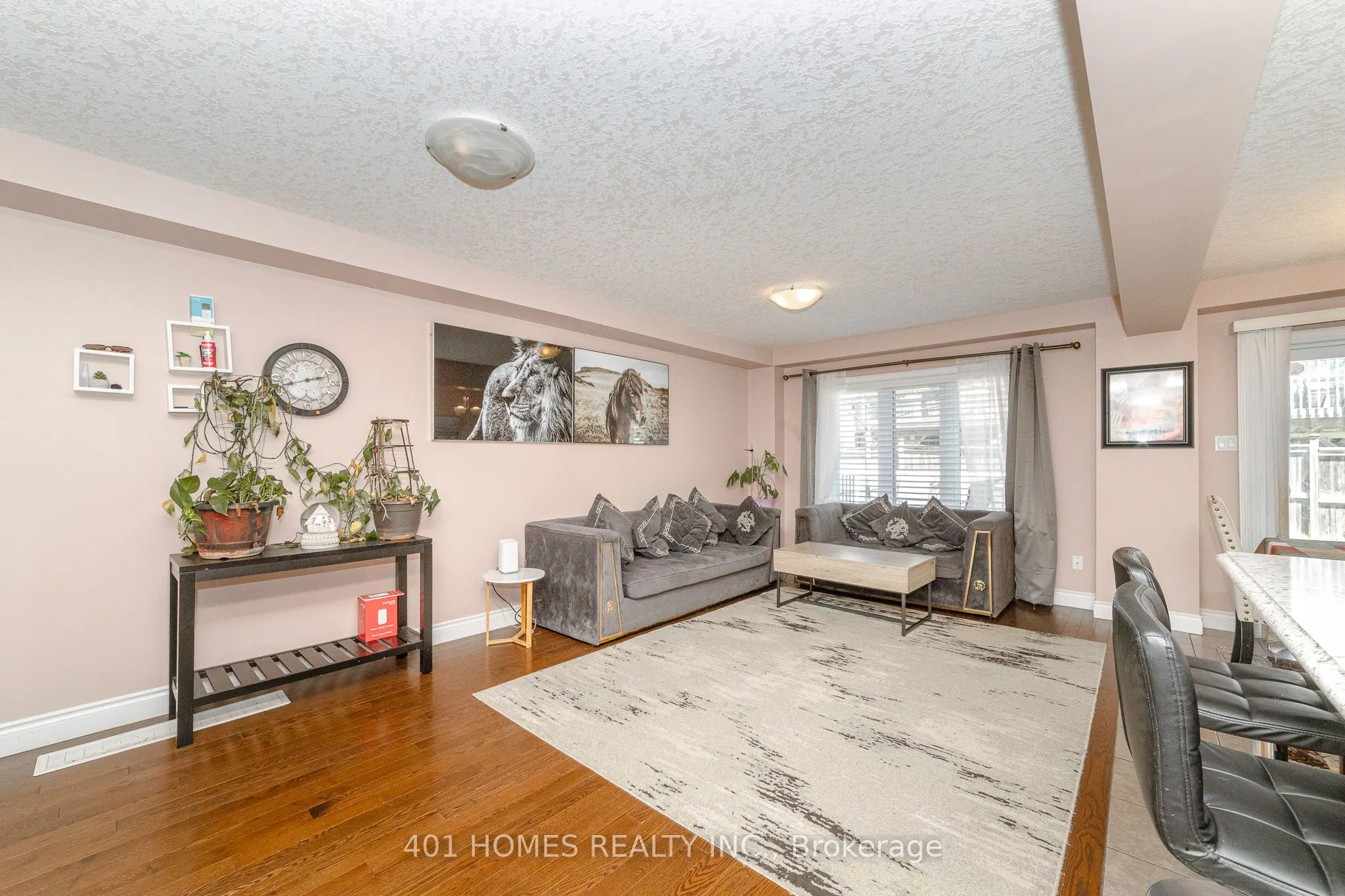 880 Frontenac Crescent
